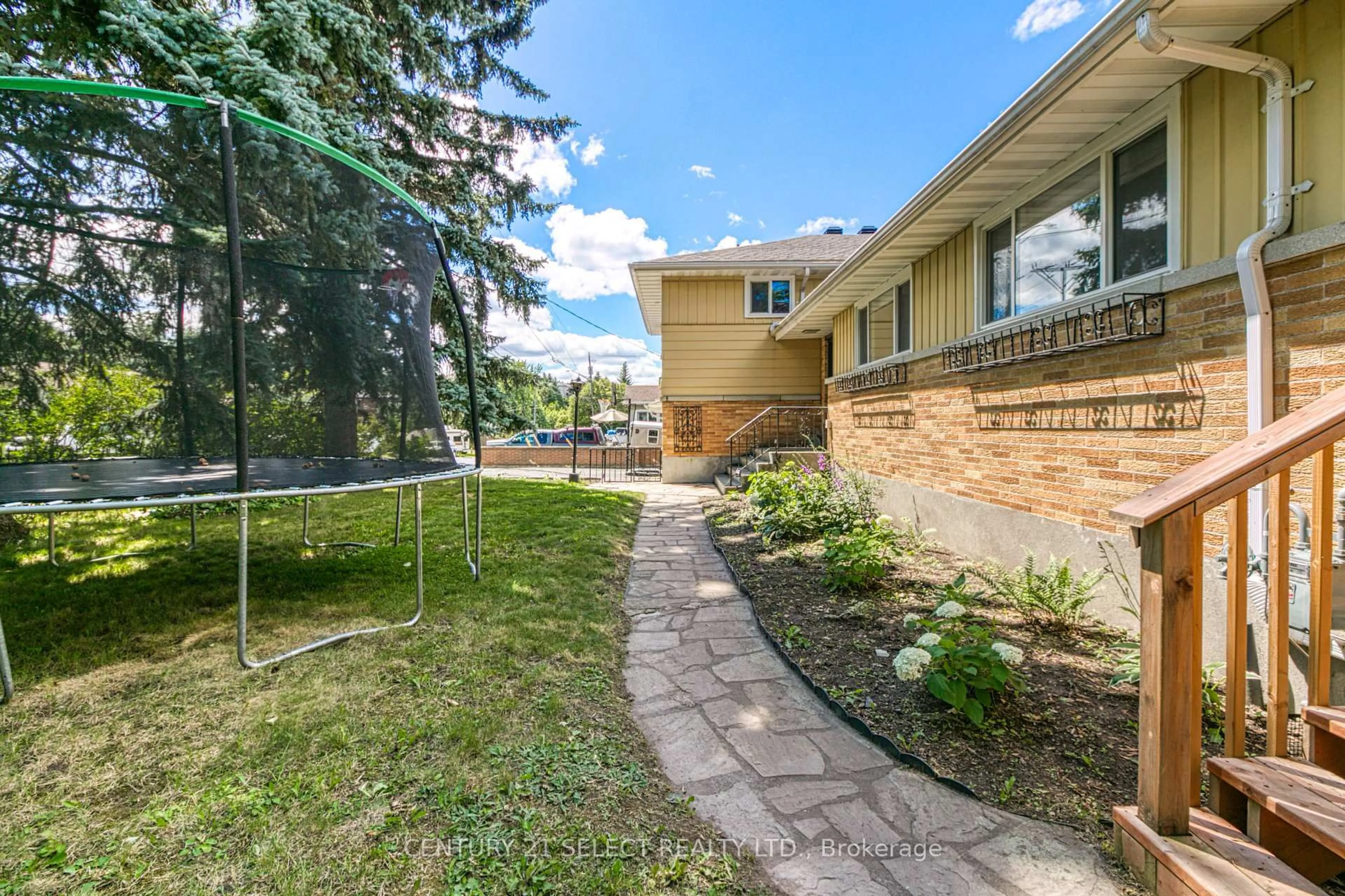 Patio, street for 651 Shields St, Greater Sudbury Ontario P3E 3W3