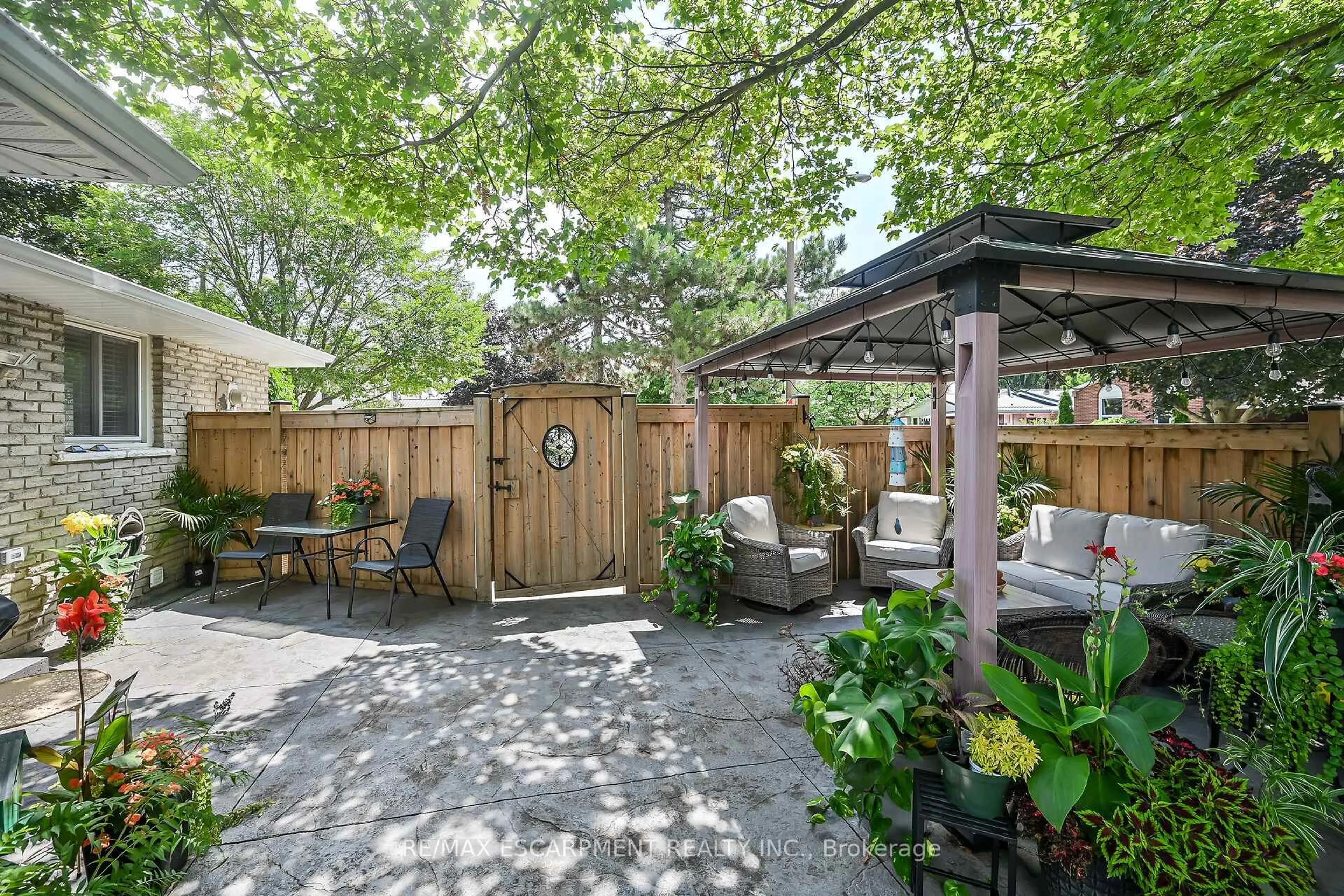 Patio, street for 146 FIONA Cres, Hamilton Ontario L9C 6P4