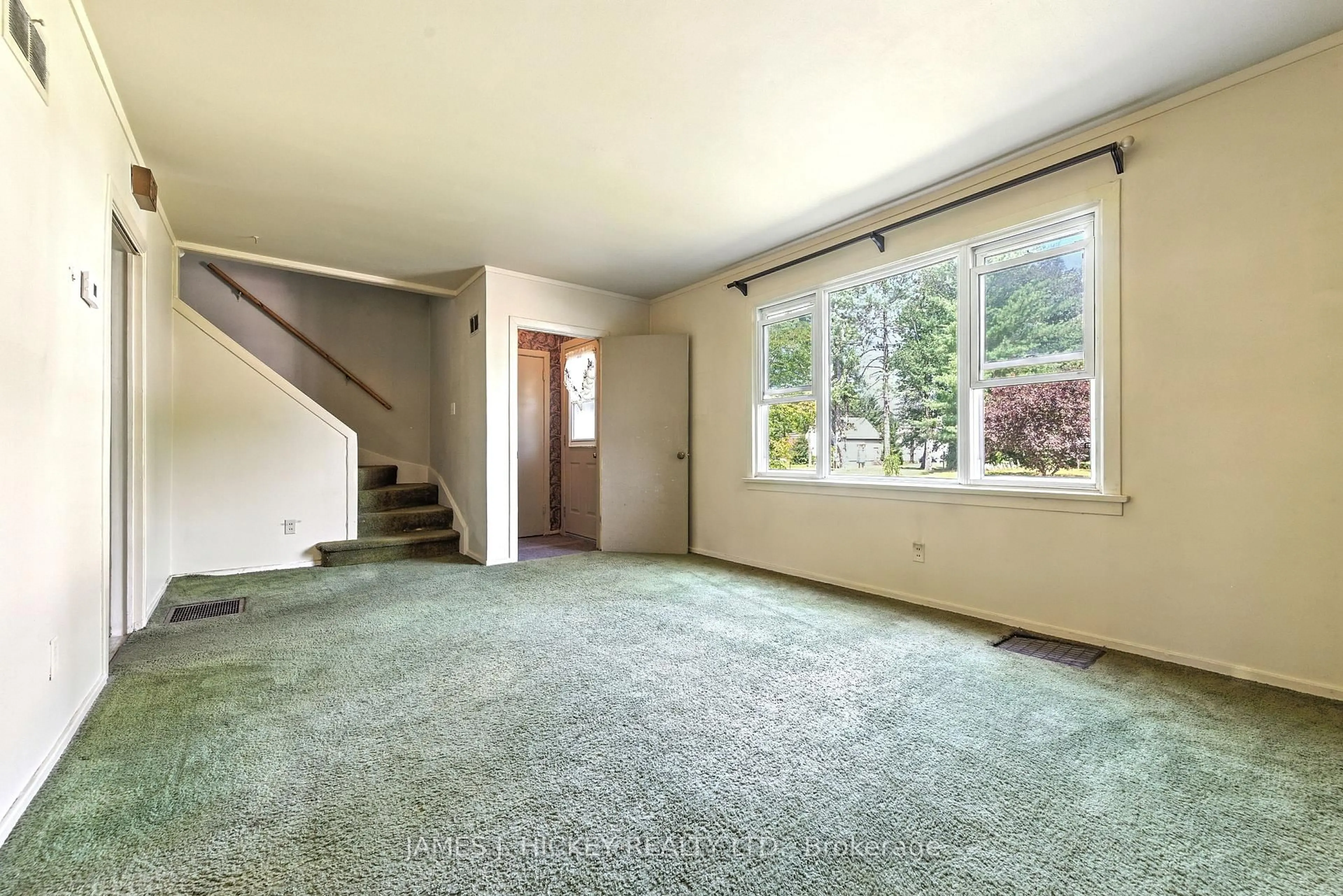 Unknown for 123 Algonquin St, Deep River Ontario K0J 1P0