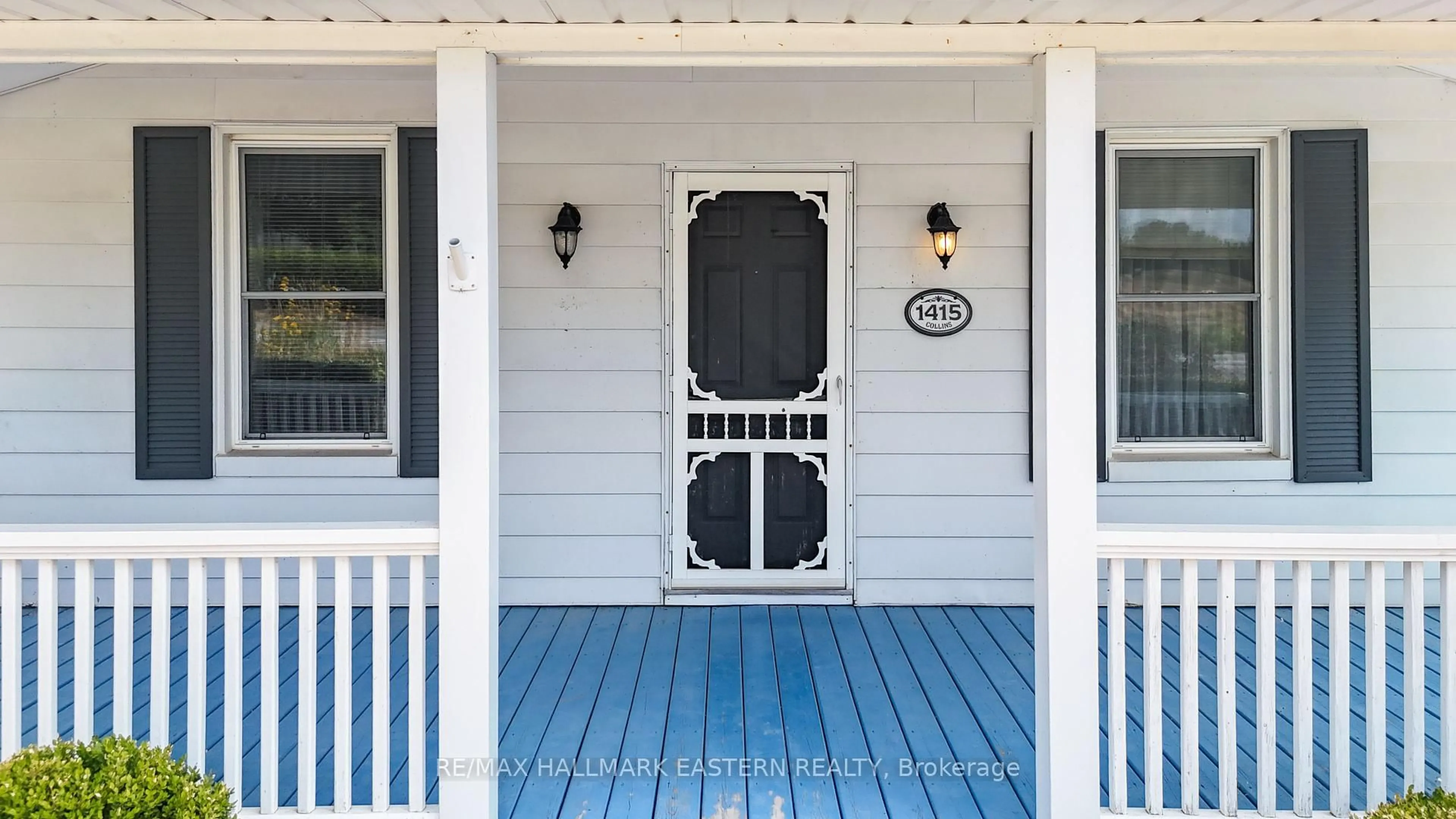 Home with vinyl exterior material, street for 1415 Young's Point Rd, Selwyn Ontario K0L 2H0