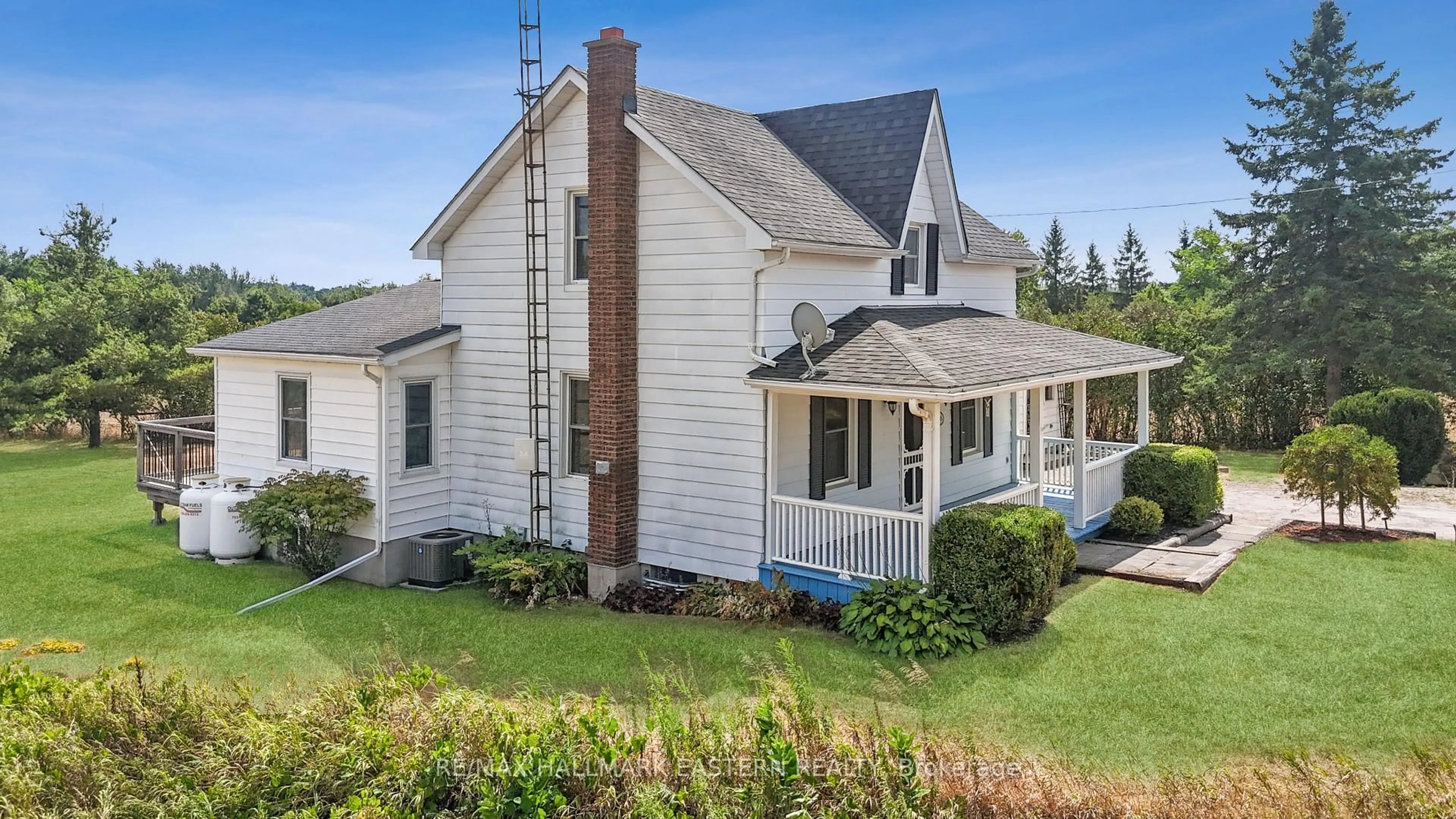 A pic from outside/outdoor area/front of a property/back of a property/a pic from drone, unknown for 1415 Young's Point Rd, Selwyn Ontario K0L 2H0