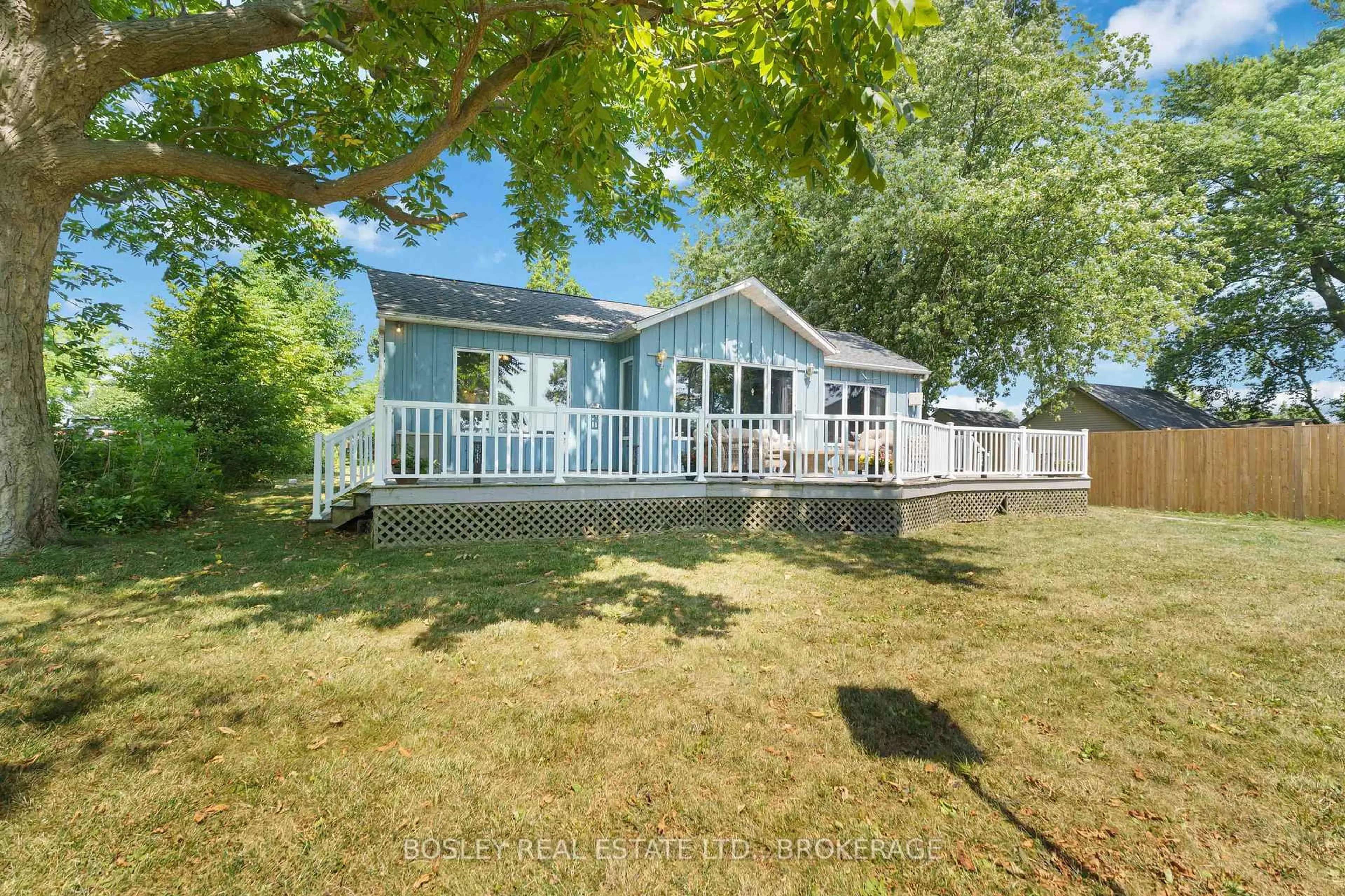A pic from outside/outdoor area/front of a property/back of a property/a pic from drone, water/lake/river/ocean view for 557 EDGEWATER Pl, Haldimand Ontario N1A 2W8