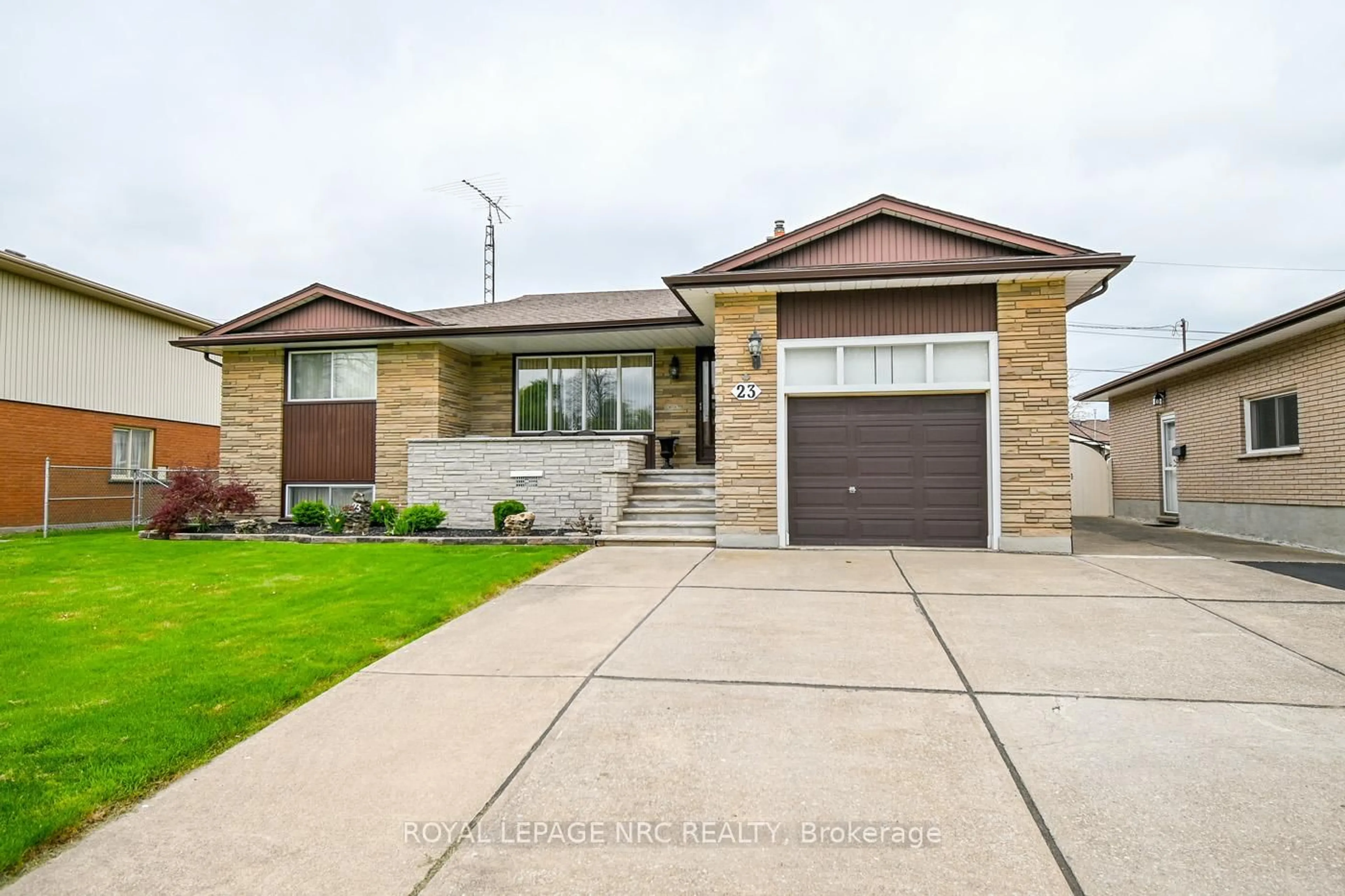 Home with brick exterior material, street for 23 Eastdale Cres, Welland Ontario L3B 1E6