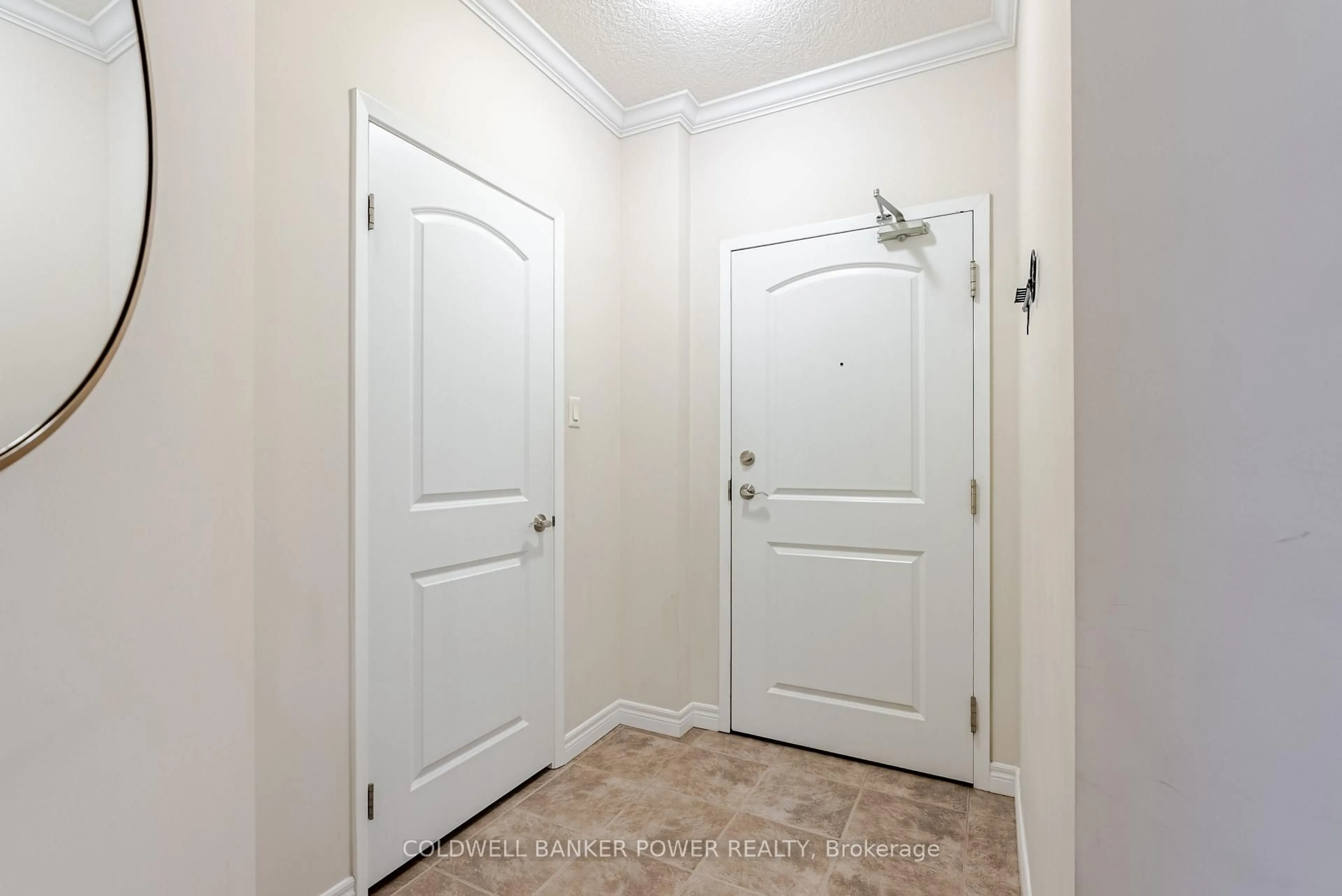 Indoor entryway for 435 Colborne St #503, London East Ontario N6B 2T2