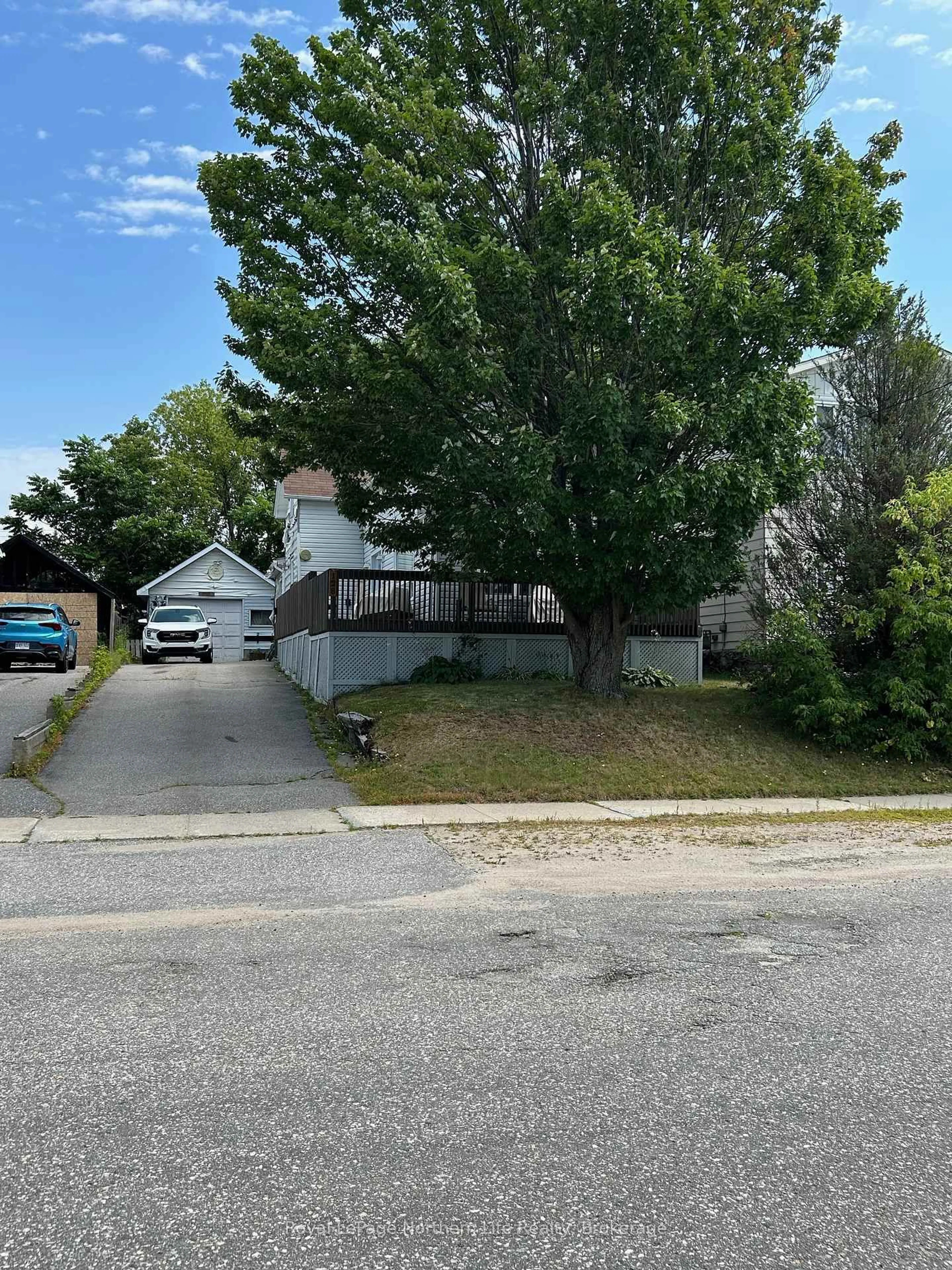 A pic from outside/outdoor area/front of a property/back of a property/a pic from drone, street for 128 Victoria St, North Bay Ontario P1B 1P4