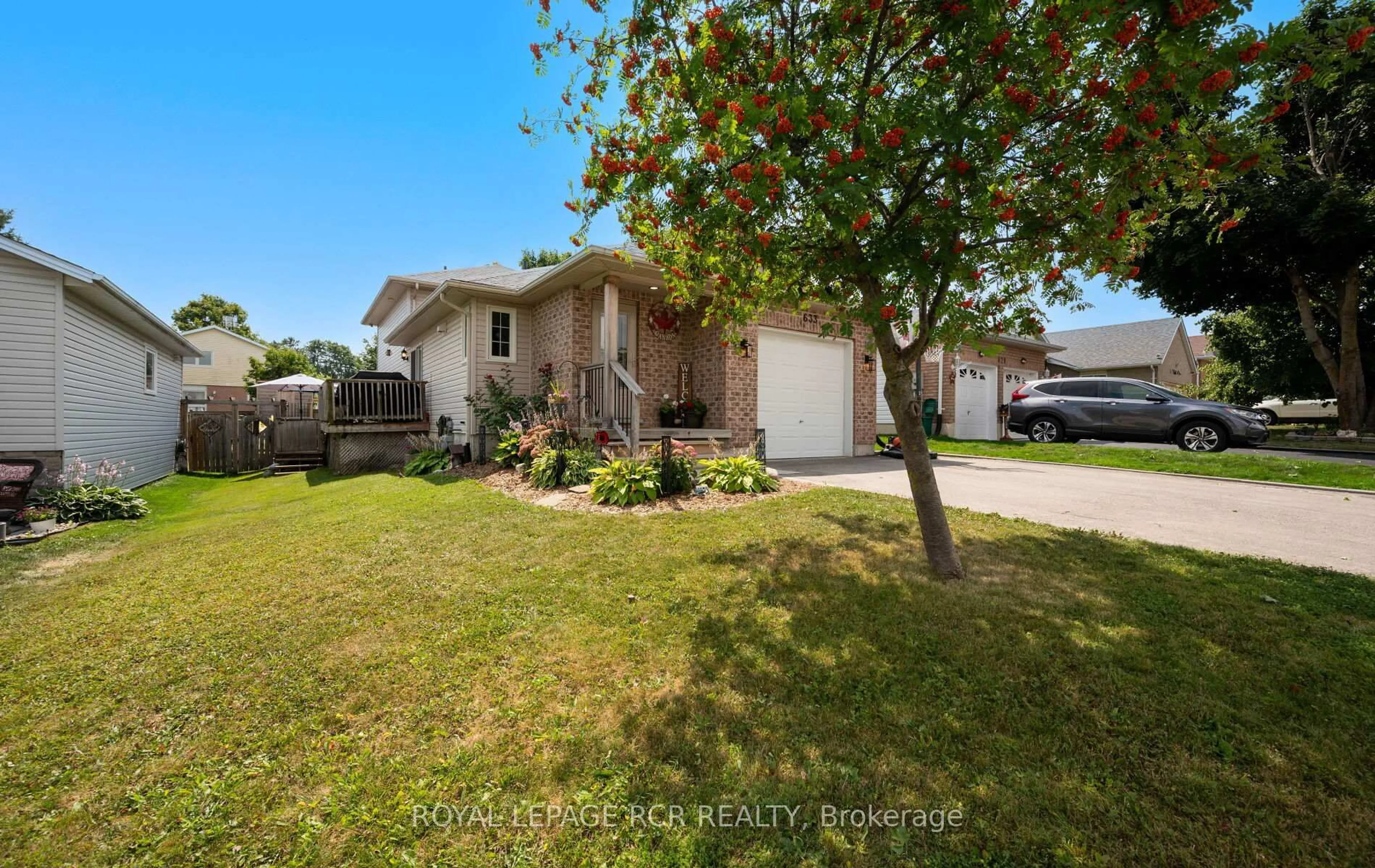 A pic from outside/outdoor area/front of a property/back of a property/a pic from drone, street for 633 Canfield Pl, Shelburne Ontario L9V 3B1