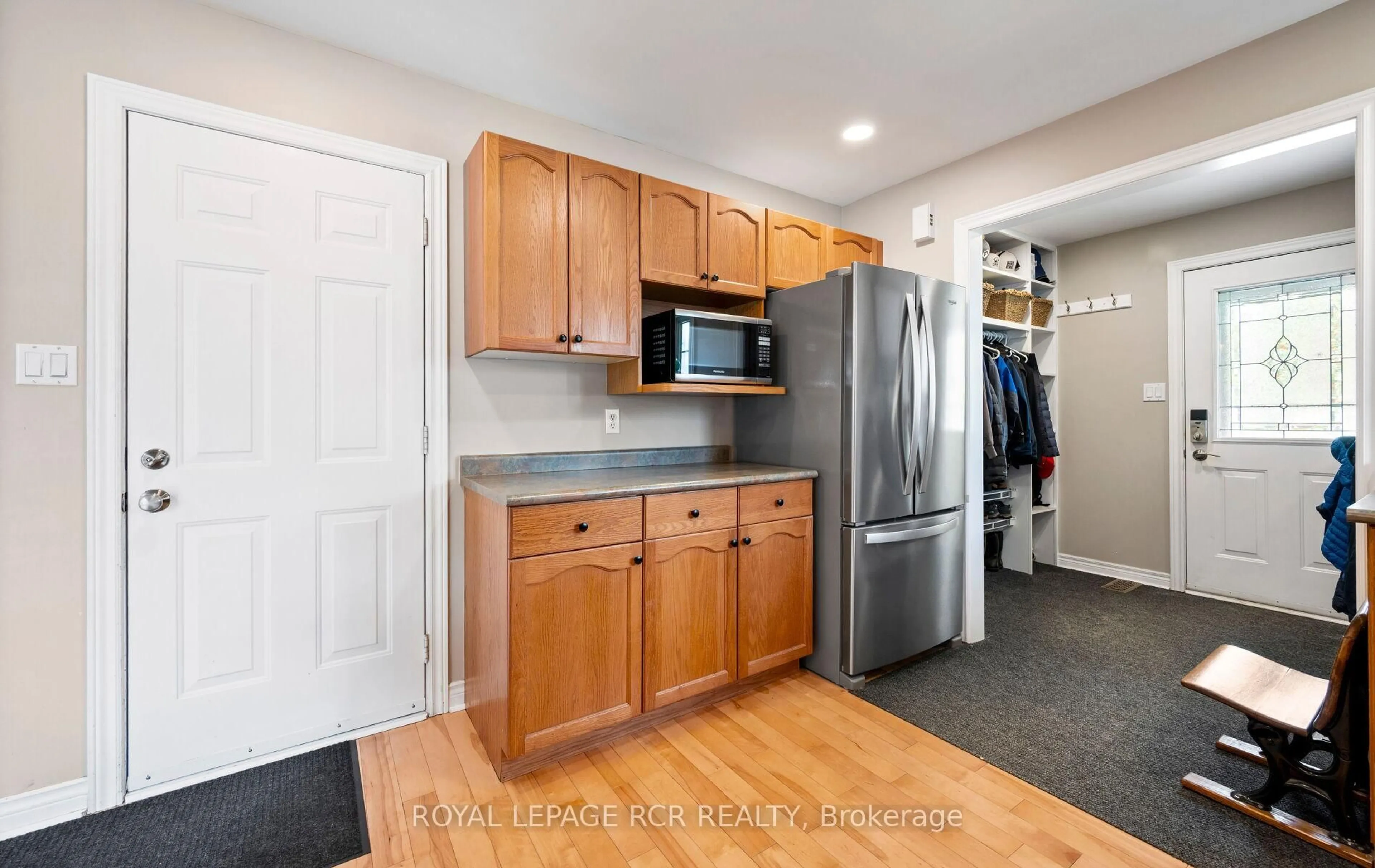 Standard kitchen, unknown for 633 Canfield Pl, Shelburne Ontario L9V 3B1