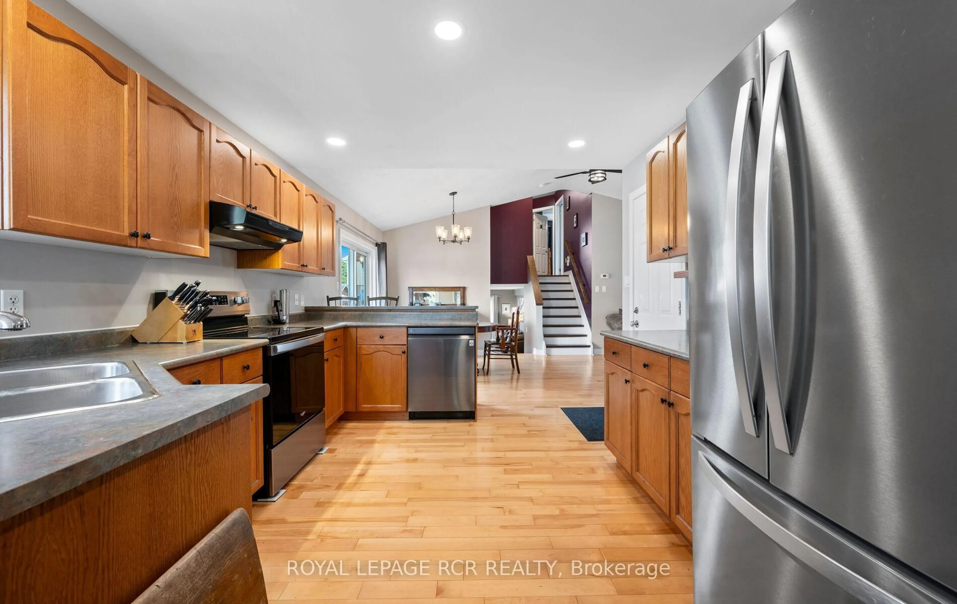 Open concept kitchen, unknown for 633 Canfield Pl, Shelburne Ontario L9V 3B1