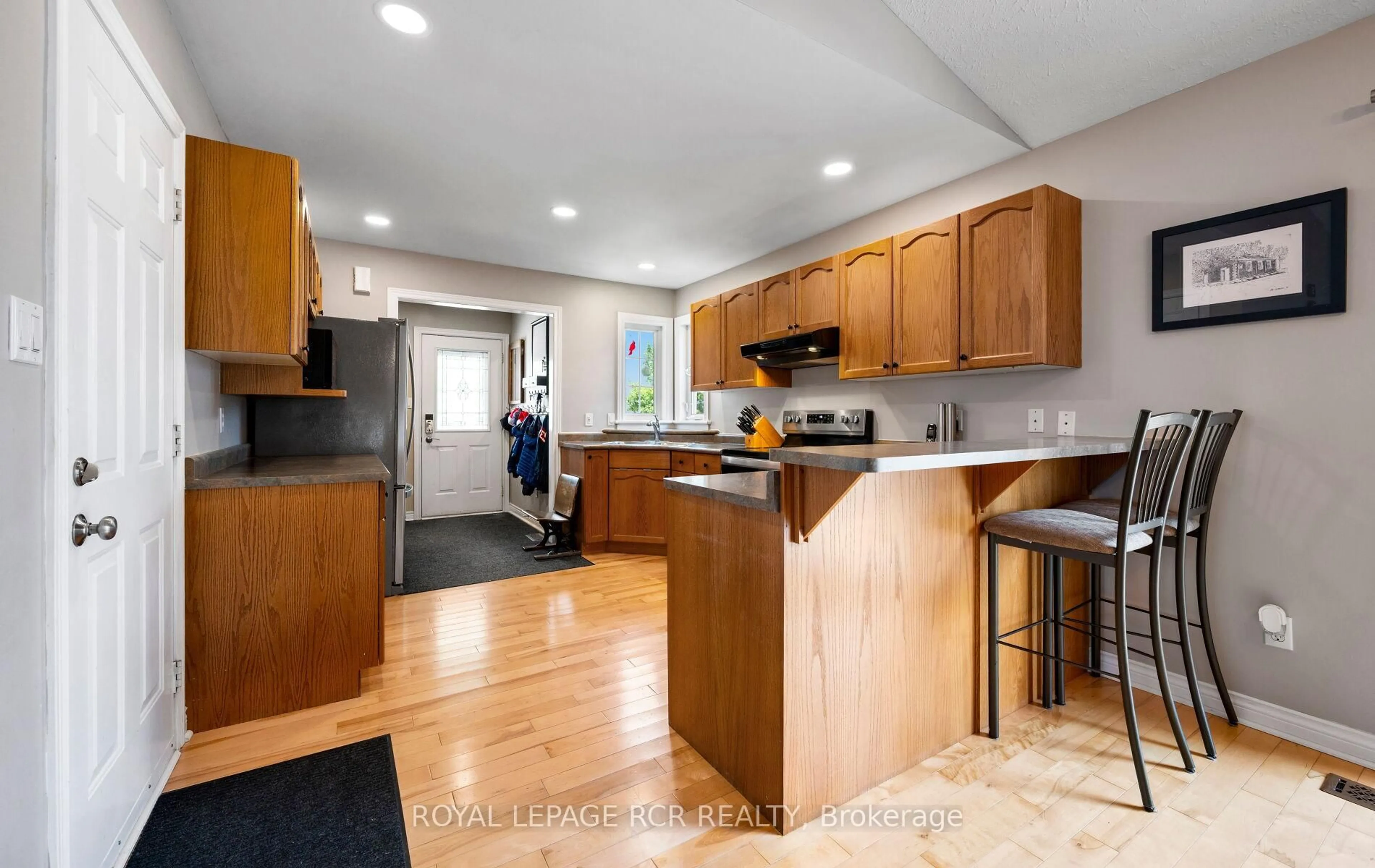 Open concept kitchen, unknown for 633 Canfield Pl, Shelburne Ontario L9V 3B1