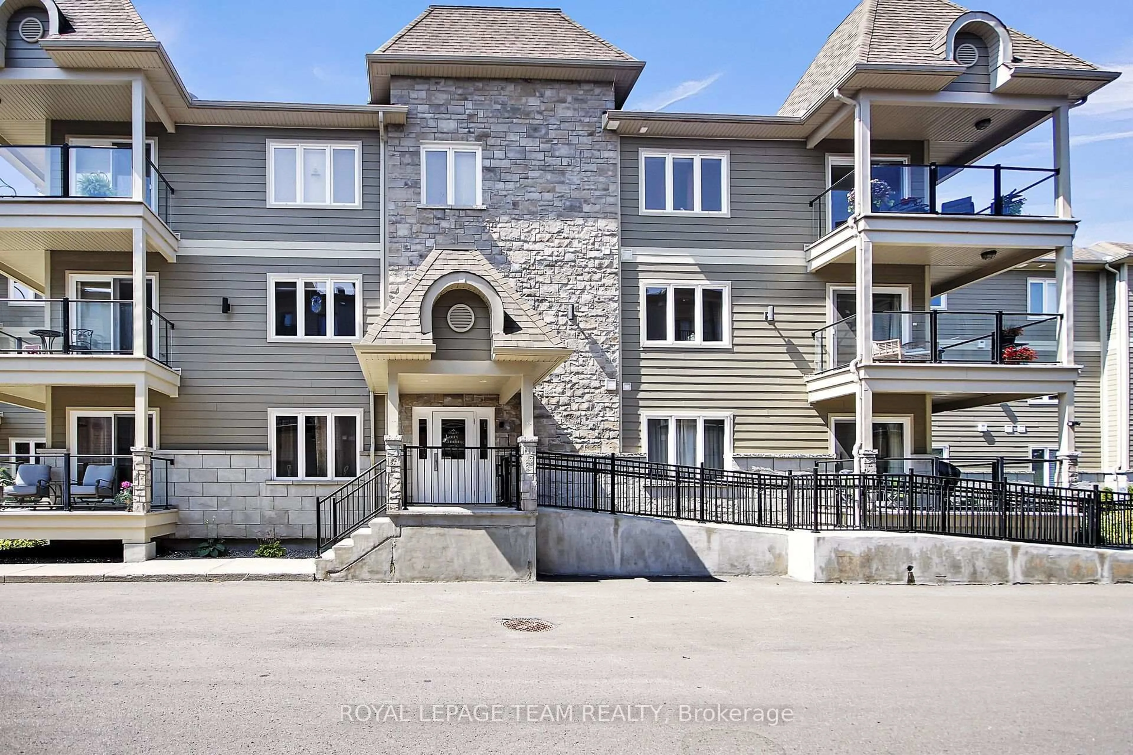 Unknown for 476 Church St #108, Russell Ontario K4R 0C2