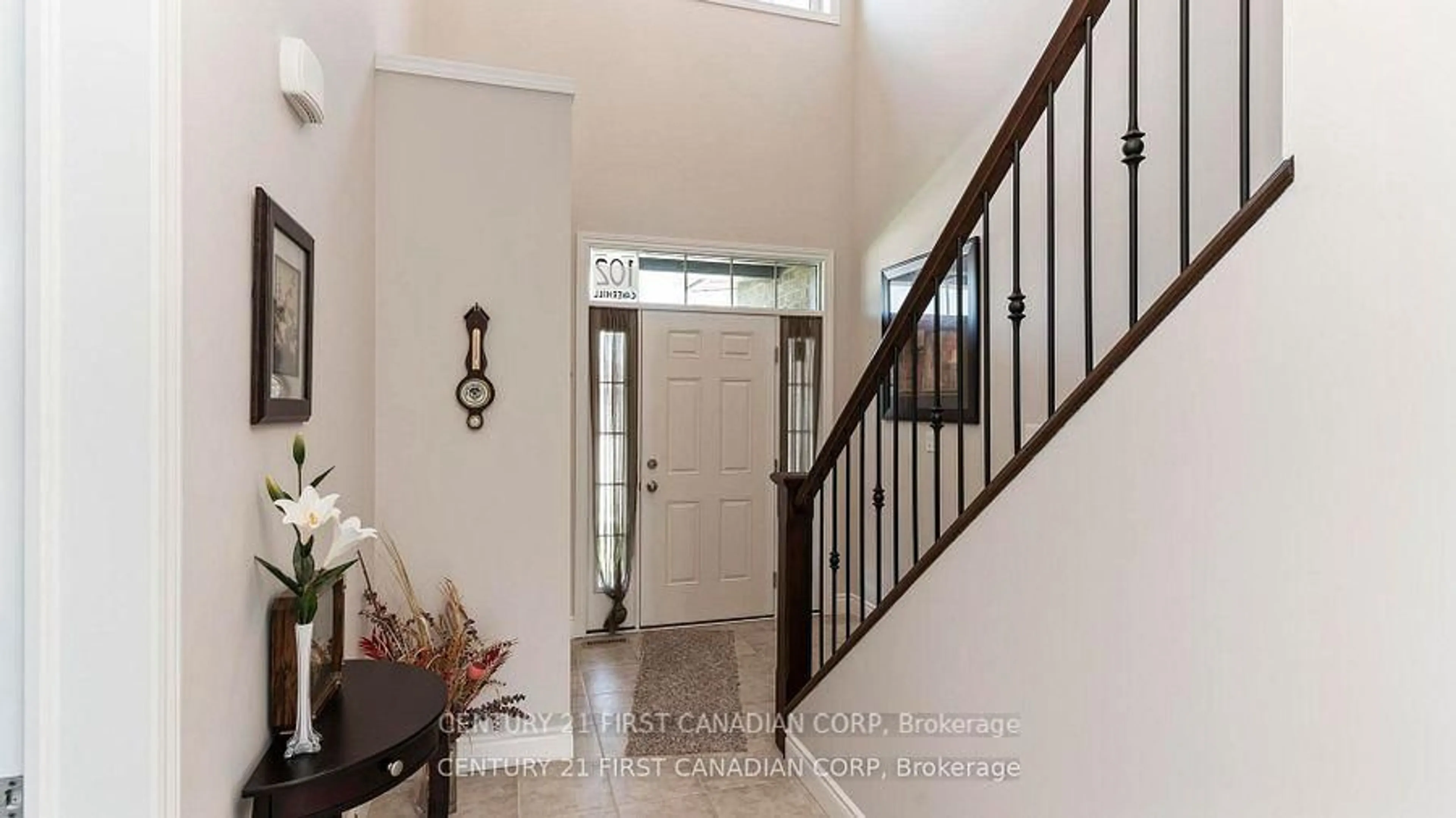Indoor entryway for 102 Caverhill Cres, Middlesex Centre Ontario N0L 1R0