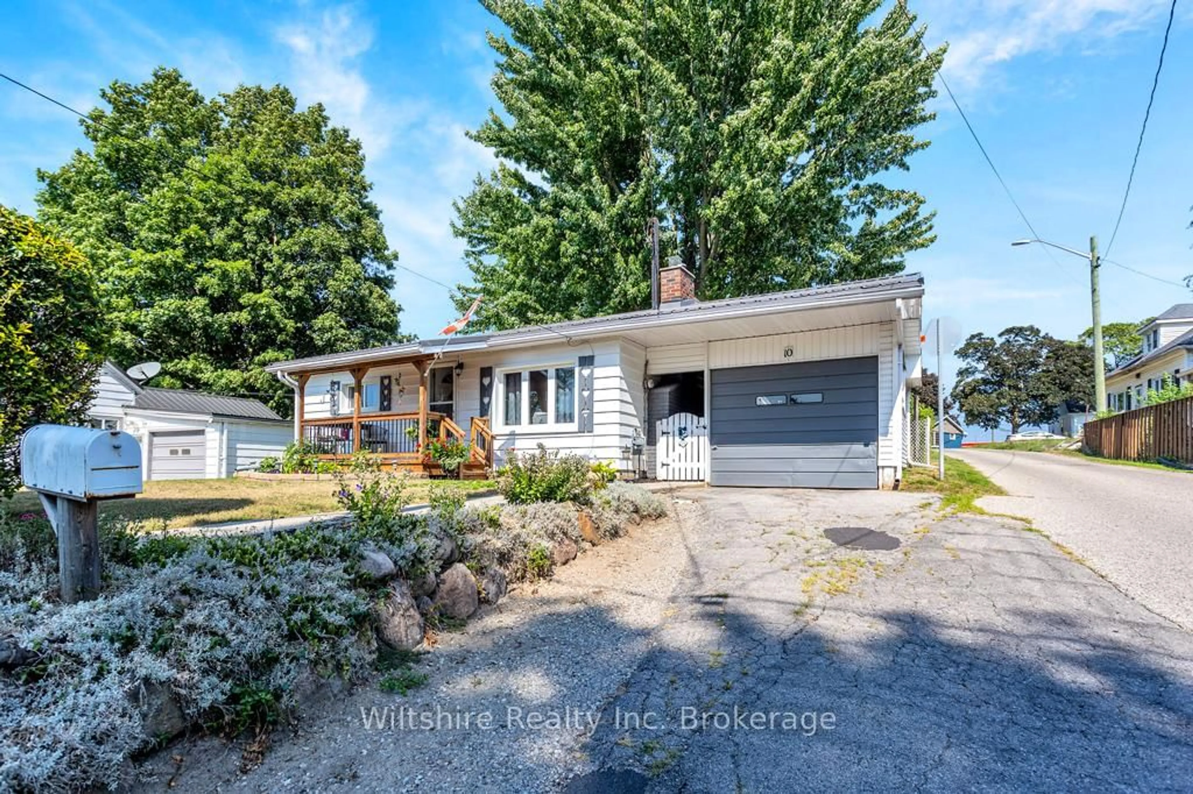 Home with vinyl exterior material, street for 10 Tillson St, Tillsonburg Ontario N4G 2X2