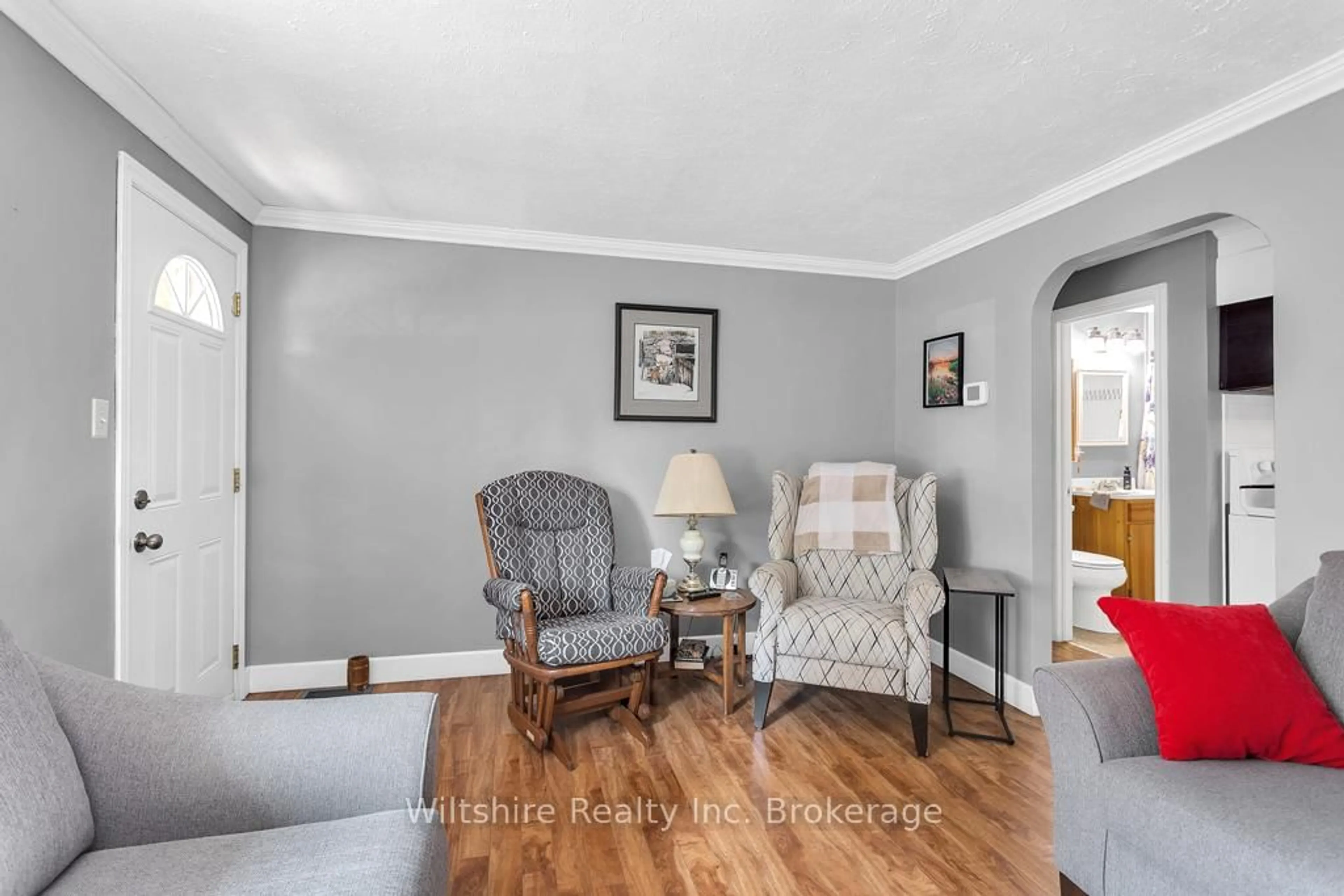 Living room with furniture, unknown for 10 Tillson St, Tillsonburg Ontario N4G 2X2