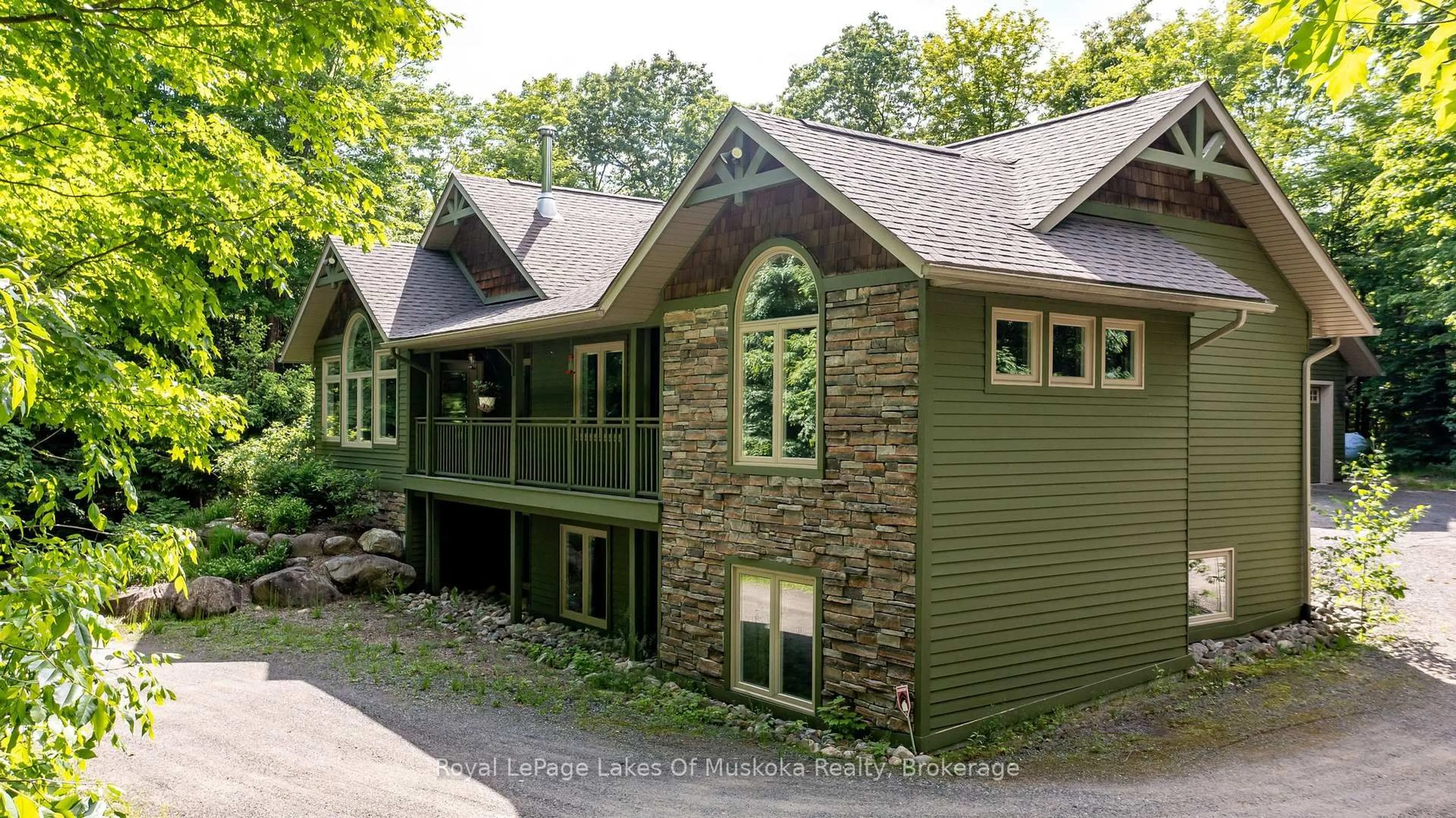 Home with vinyl exterior material, building for 759 WILLIAMSPORT Rd, Huntsville Ontario P1H 2J4