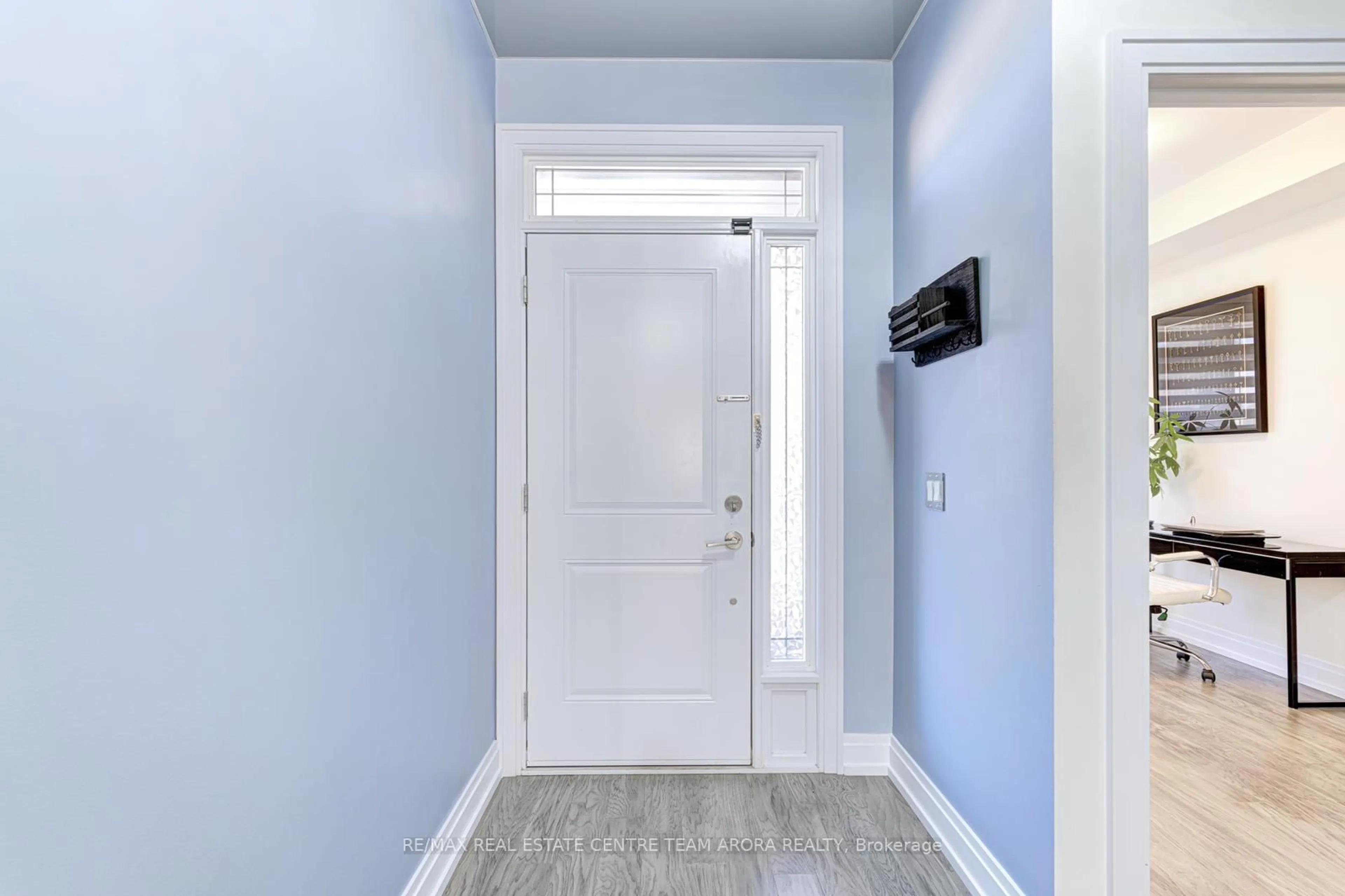 Indoor entryway for 39 Great Fls Blvd, Hamilton Ontario L0R 2H7