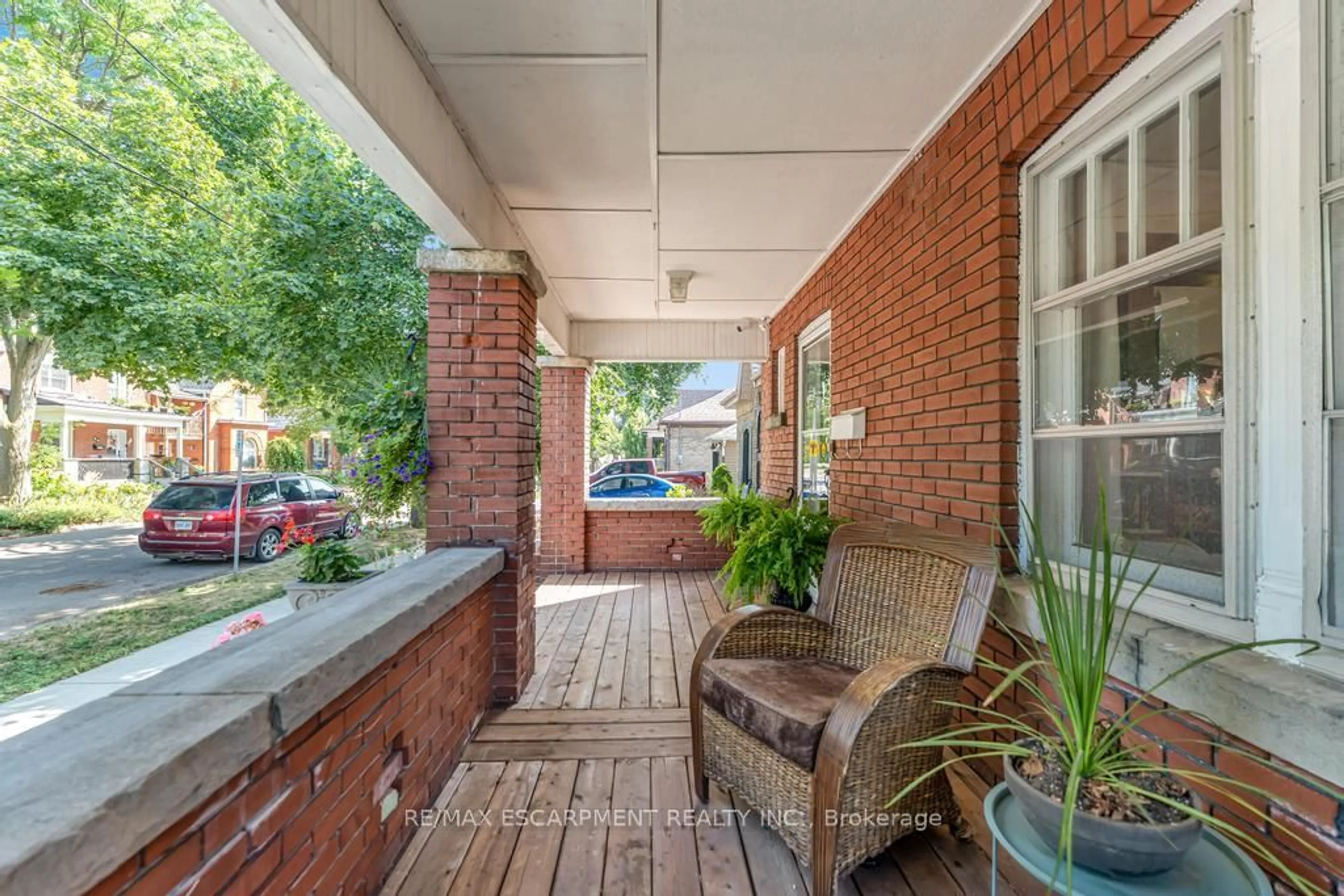 Patio, street for 47 EAGLE Ave, Brantford Ontario N3S 1Z1