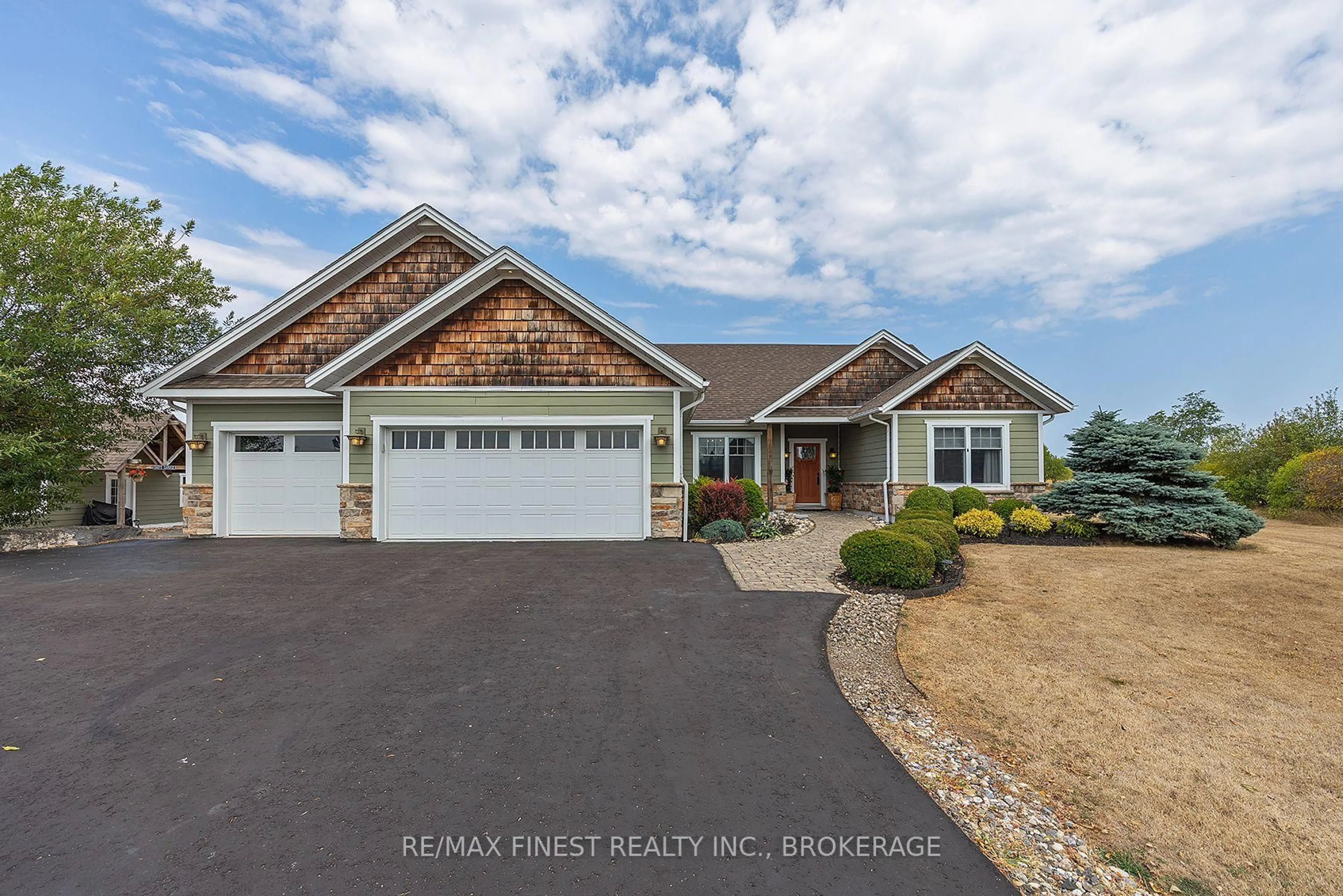 Home with vinyl exterior material, water/lake/river/ocean view for 1247 Millhaven Rd, Bissett Creek Ontario K0H 2H0