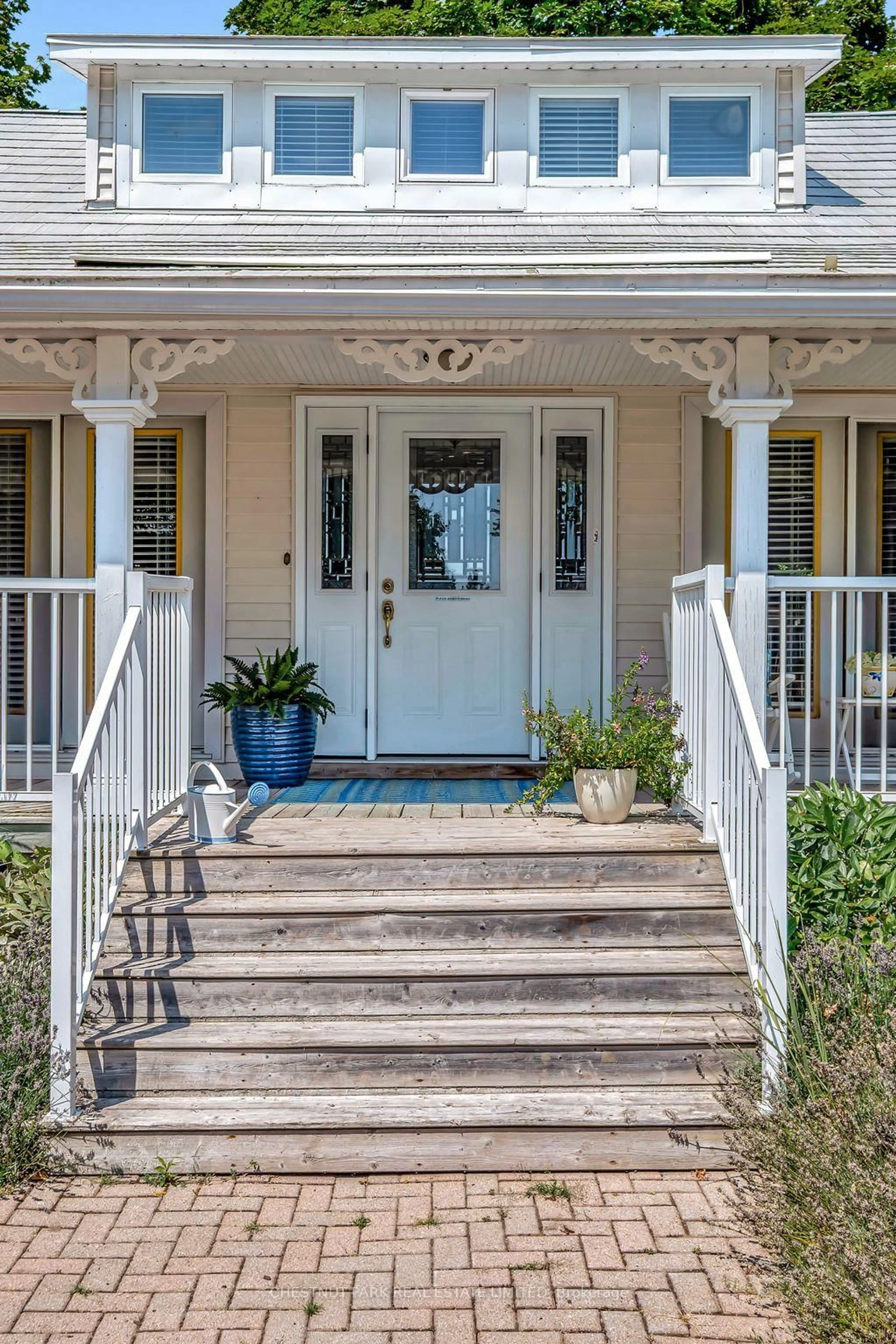 Indoor entryway for 26 East St, Prince Edward County Ontario K0K 2T0