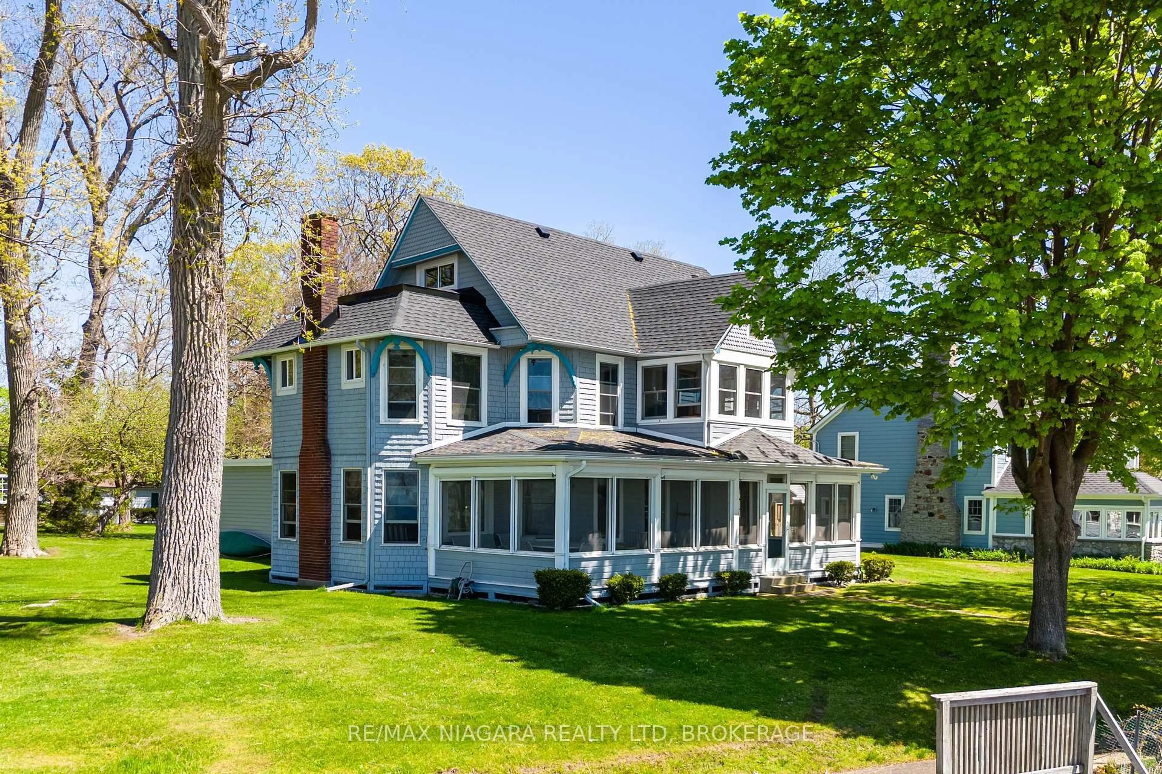 Home with vinyl exterior material, unknown for 183 Maple Lane, Fort Erie Ontario L2A 4P2