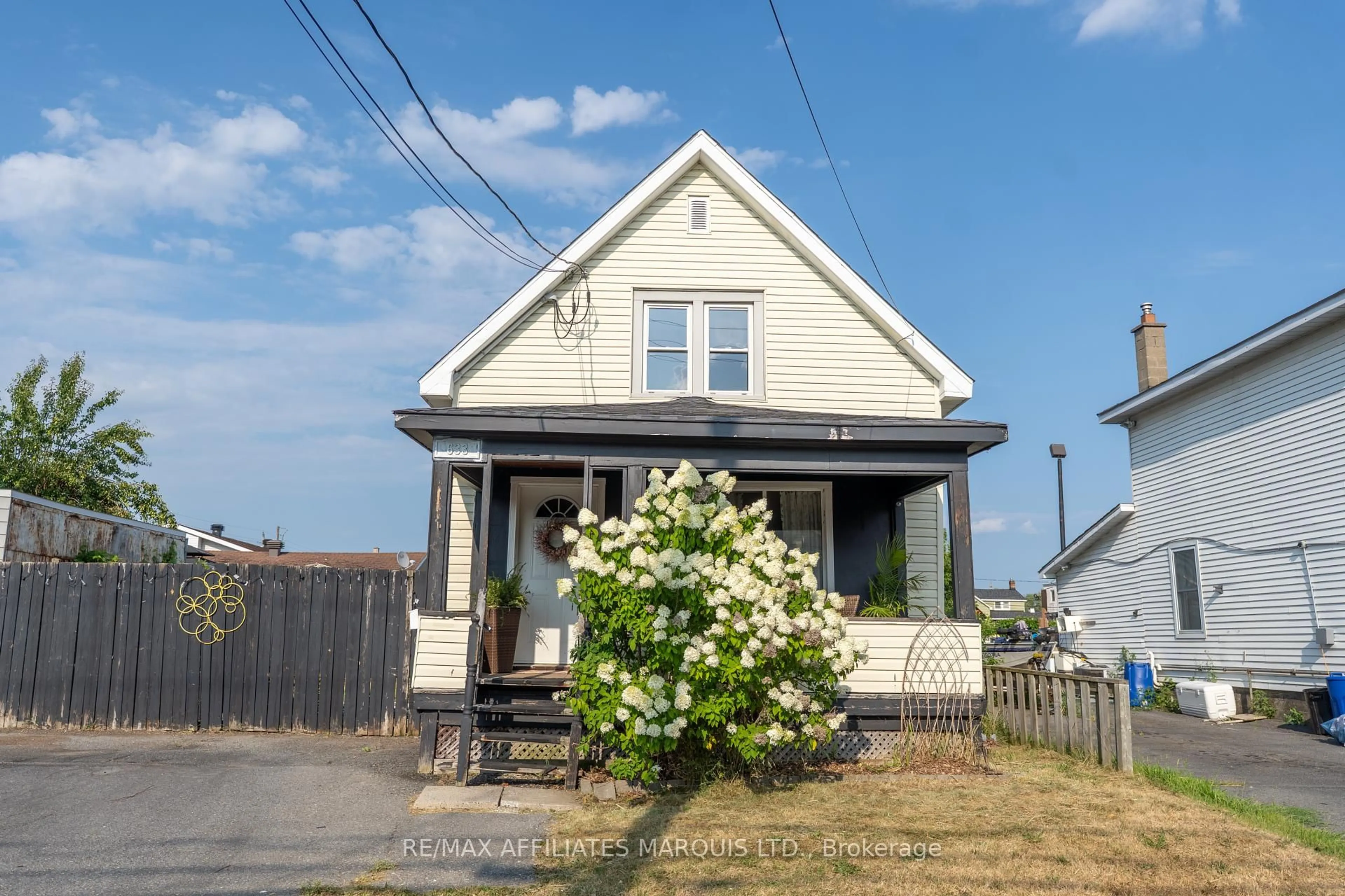 Unknown for 633 Augustus St, Cornwall Ontario K6J 3X2