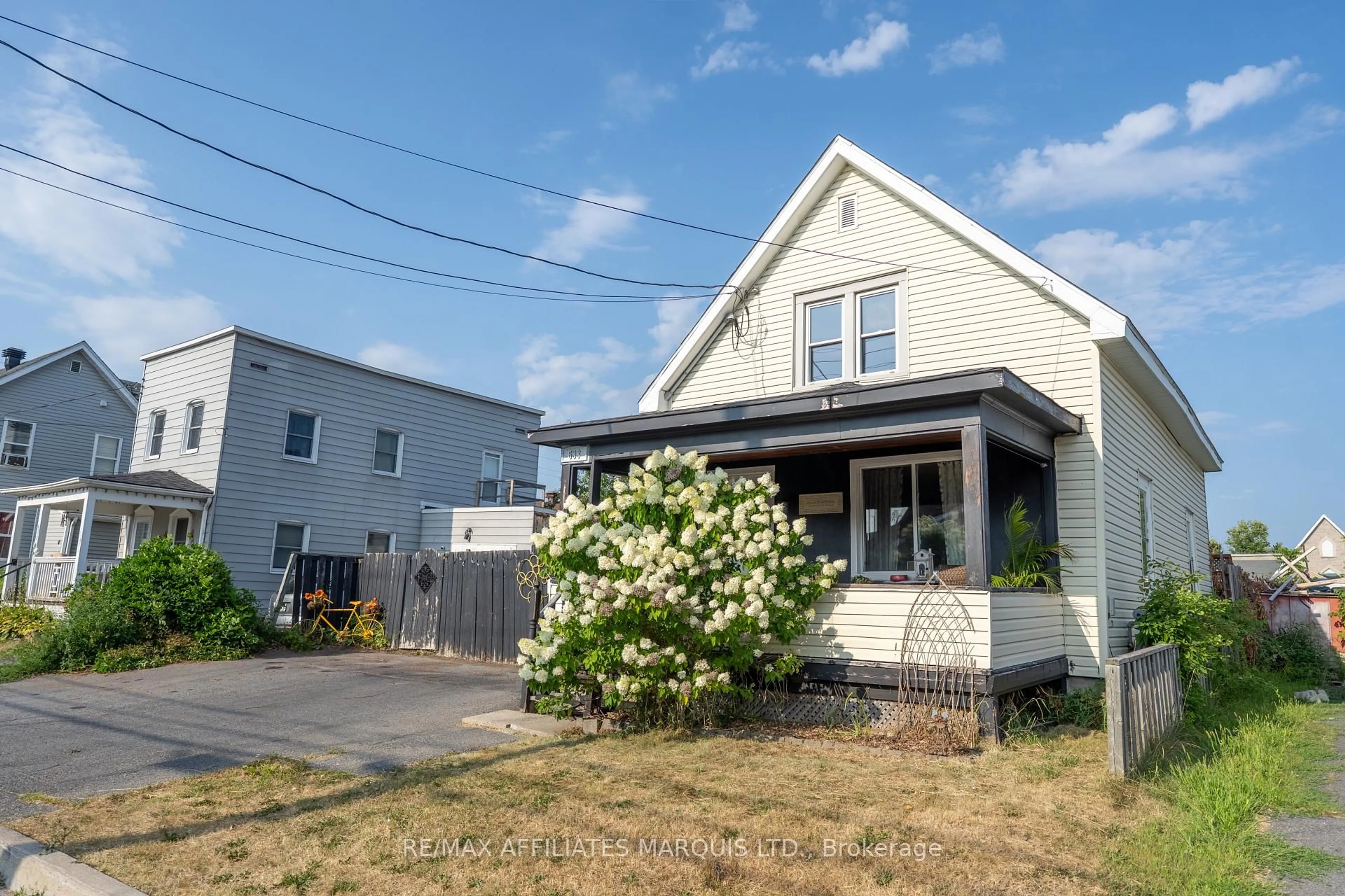 Home with vinyl exterior material, street for 633 Augustus St, Cornwall Ontario K6J 3X2