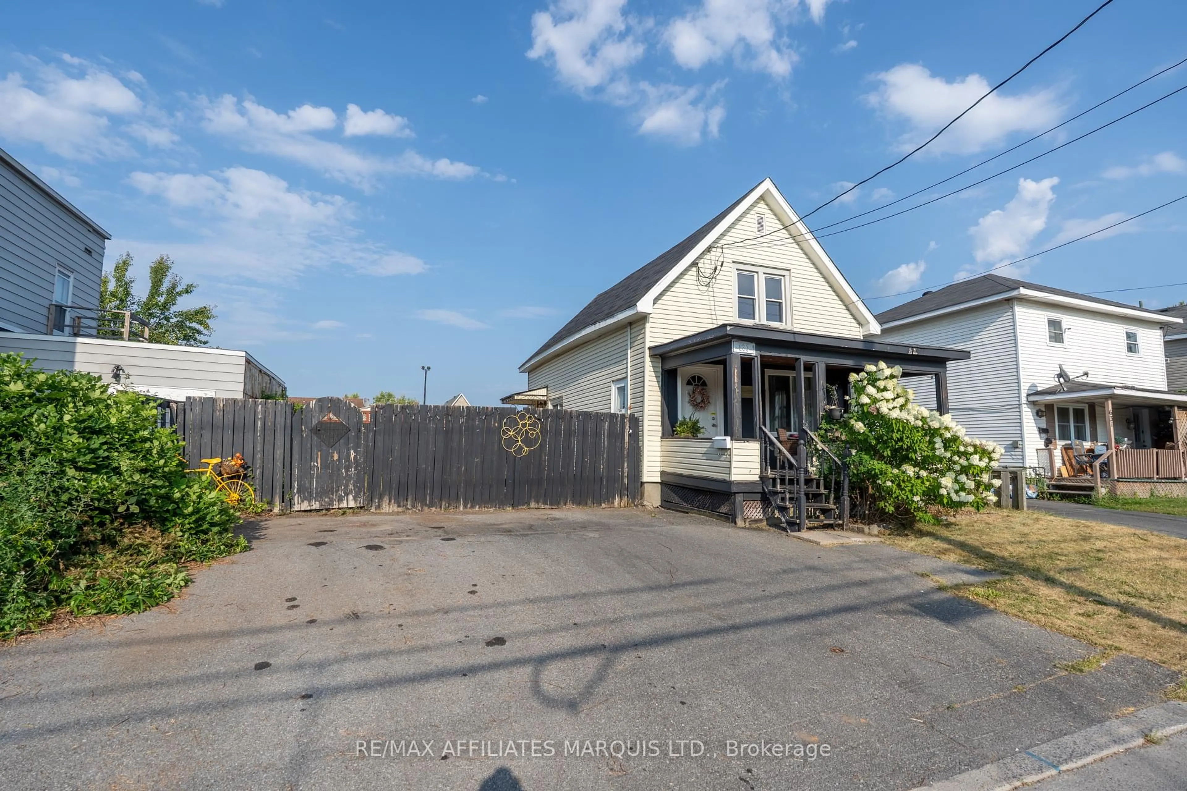 A pic from outside/outdoor area/front of a property/back of a property/a pic from drone, street for 633 Augustus St, Cornwall Ontario K6J 3X2
