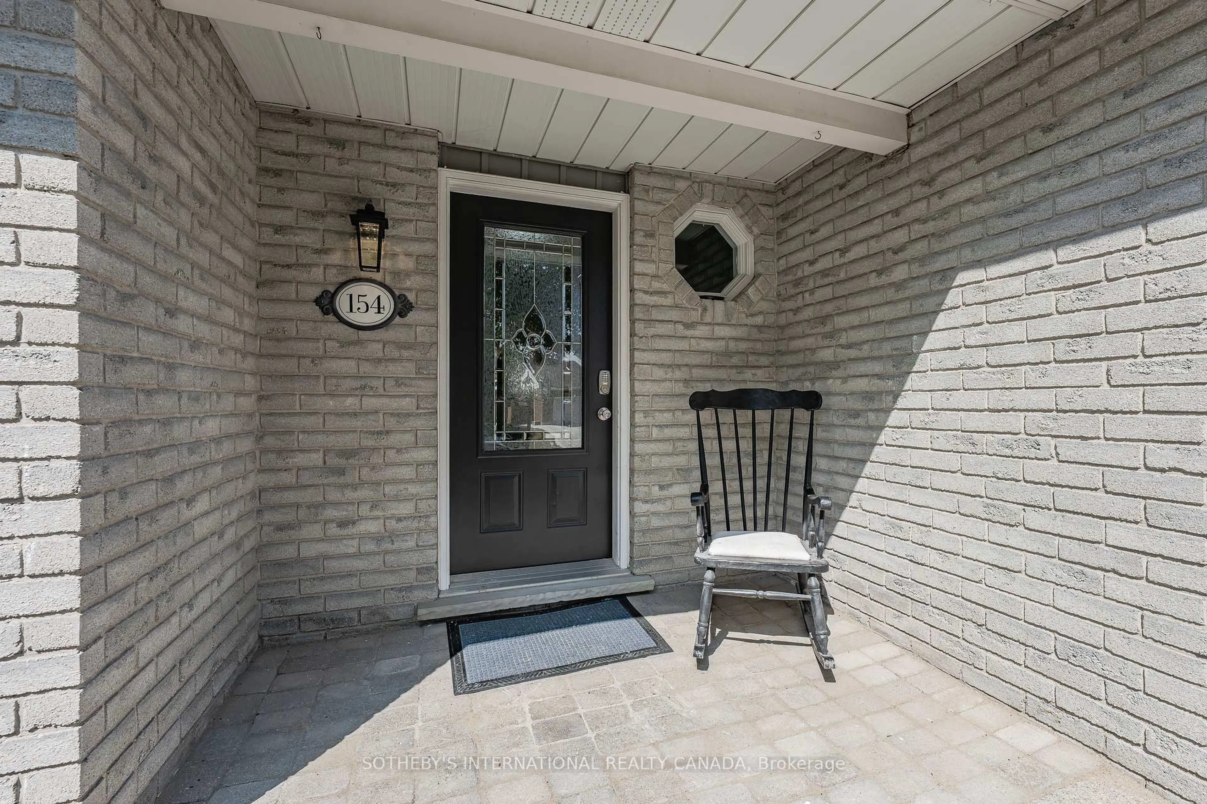 Indoor entryway for 154 Covington Cres, Kitchener Ontario N2N 2X4