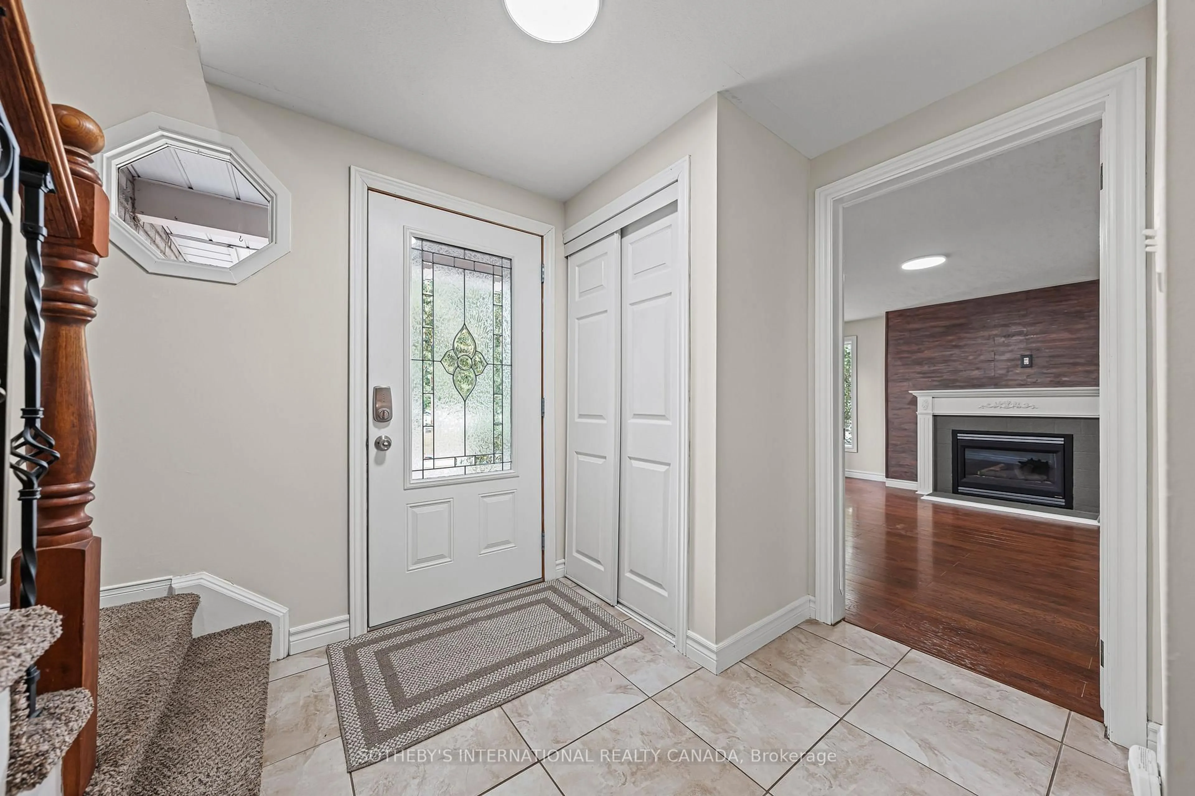Indoor entryway for 154 Covington Cres, Kitchener Ontario N2N 2X4