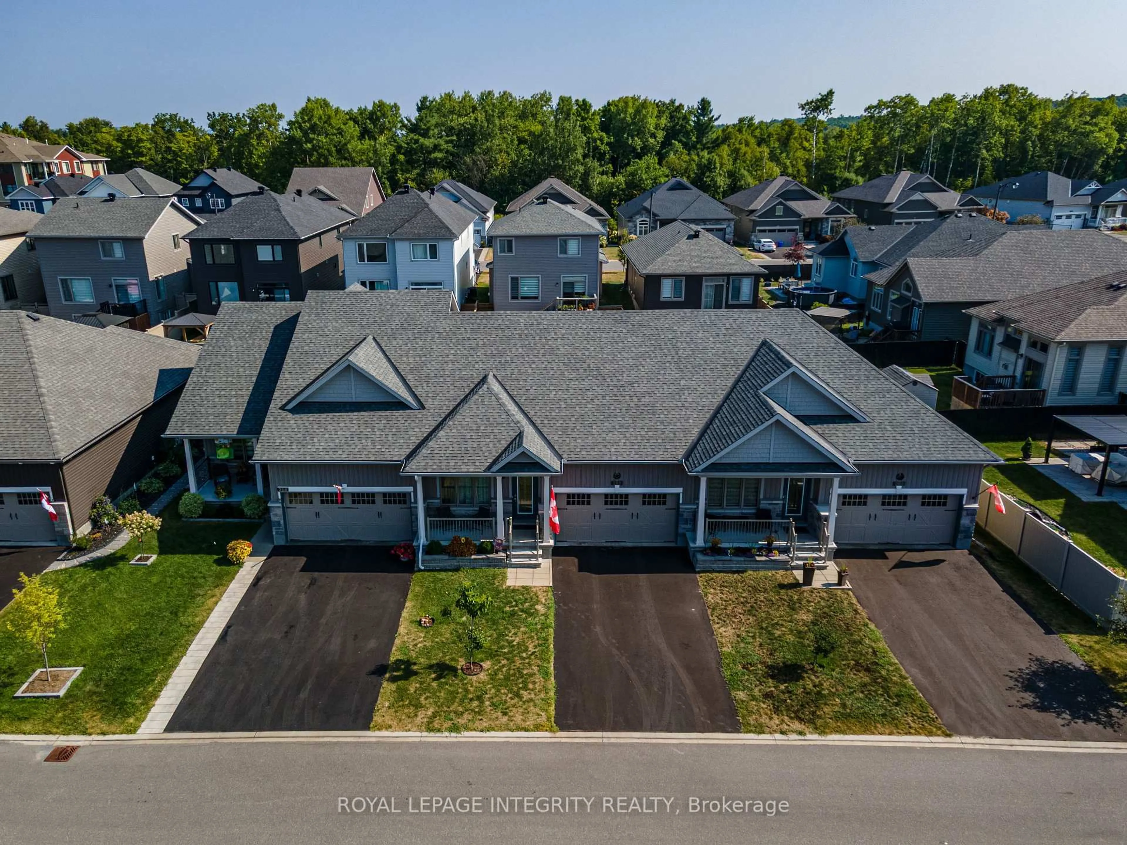 A pic from outside/outdoor area/front of a property/back of a property/a pic from drone, street for 258 Rue De L'Etang St, Clarence-Rockland Ontario K4K 0K1