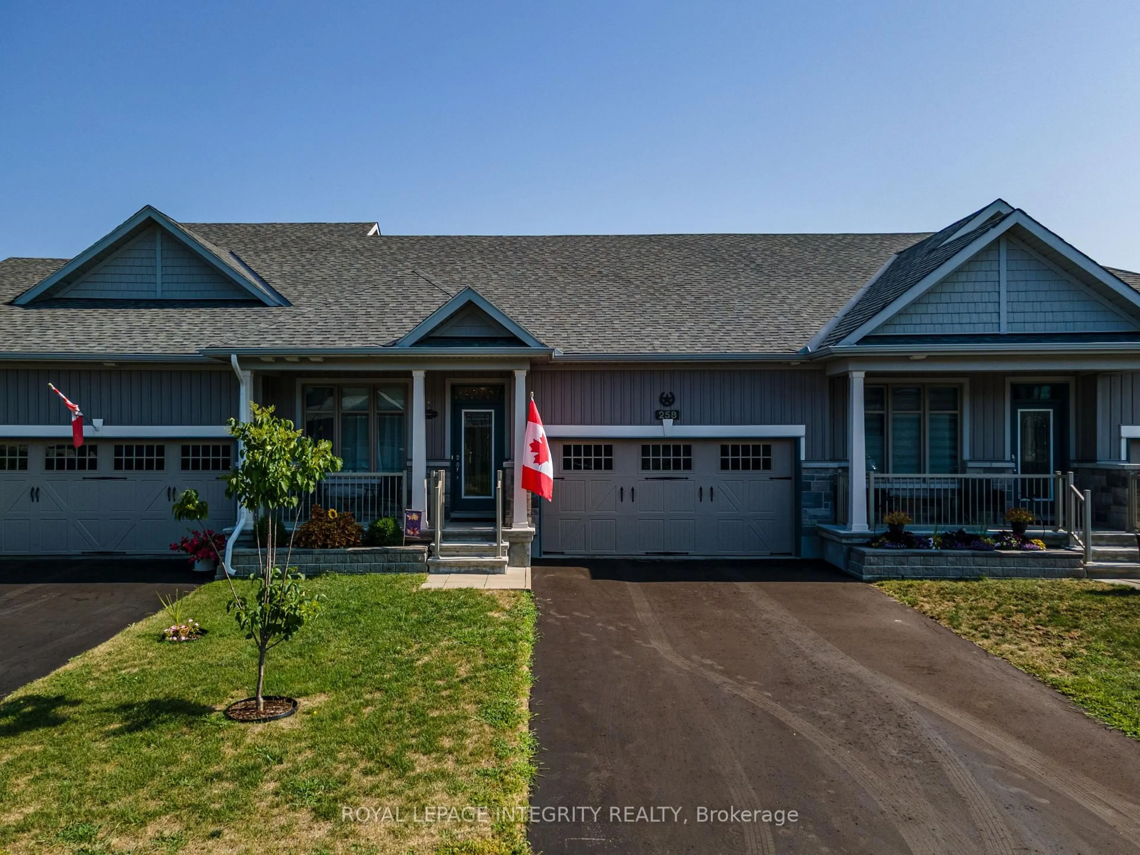 Home with vinyl exterior material, street for 258 Rue De L'Etang St, Clarence-Rockland Ontario K4K 0K1