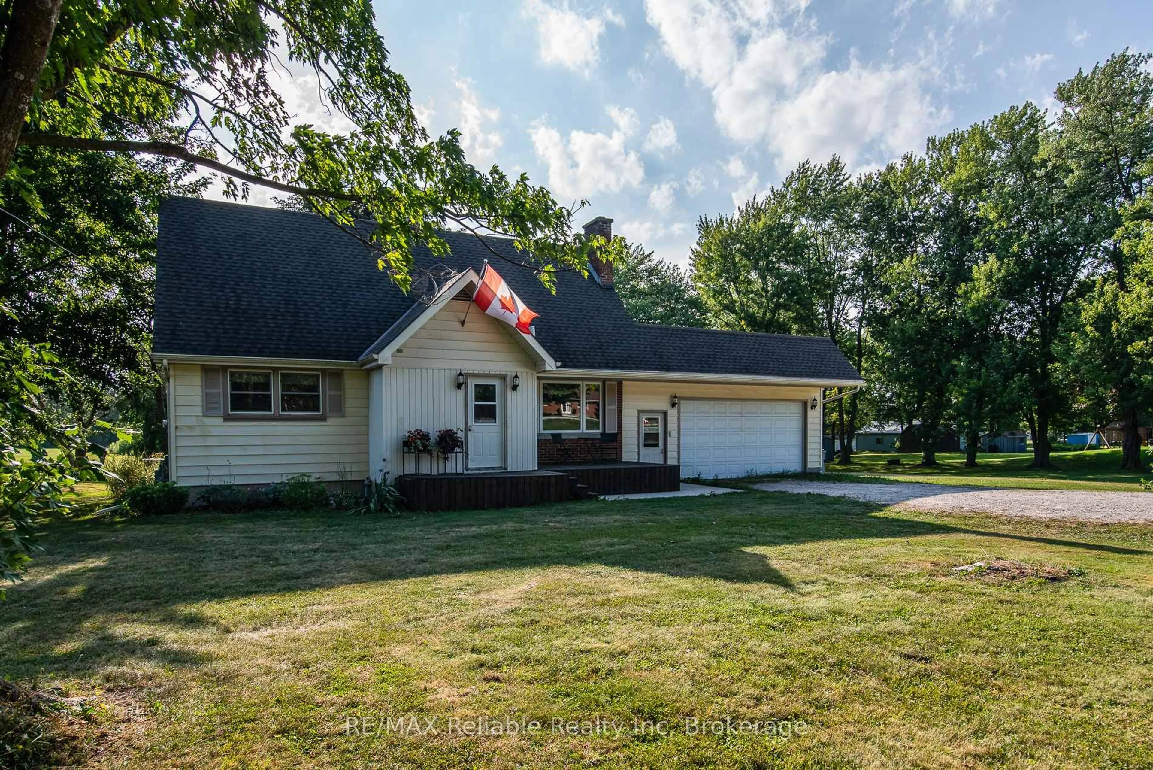 A pic from outside/outdoor area/front of a property/back of a property/a pic from drone, unknown for 77825 London Rd, Central Huron Ontario N0M 1L0