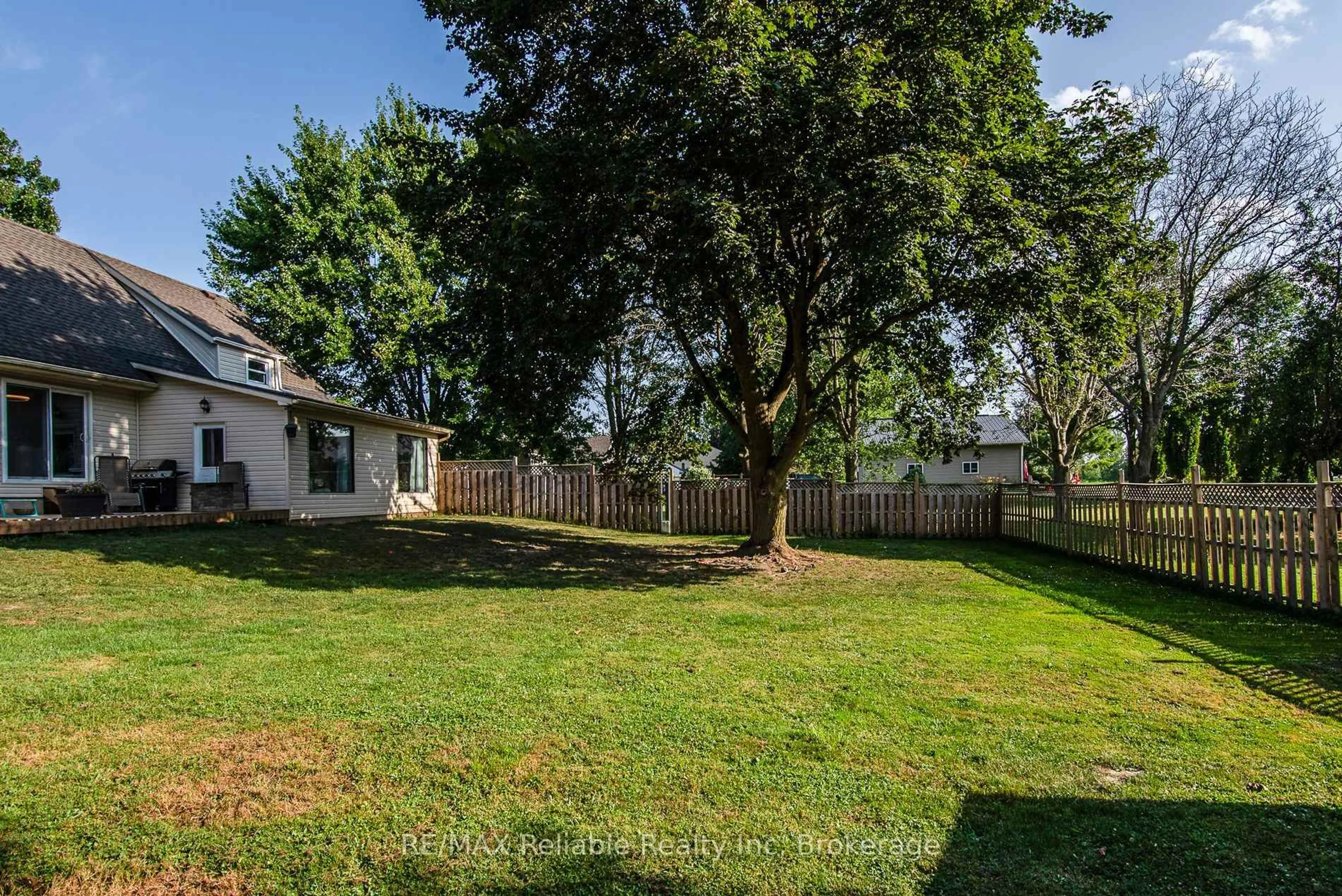 Patio, unknown for 77825 London Rd, Central Huron Ontario N0M 1L0