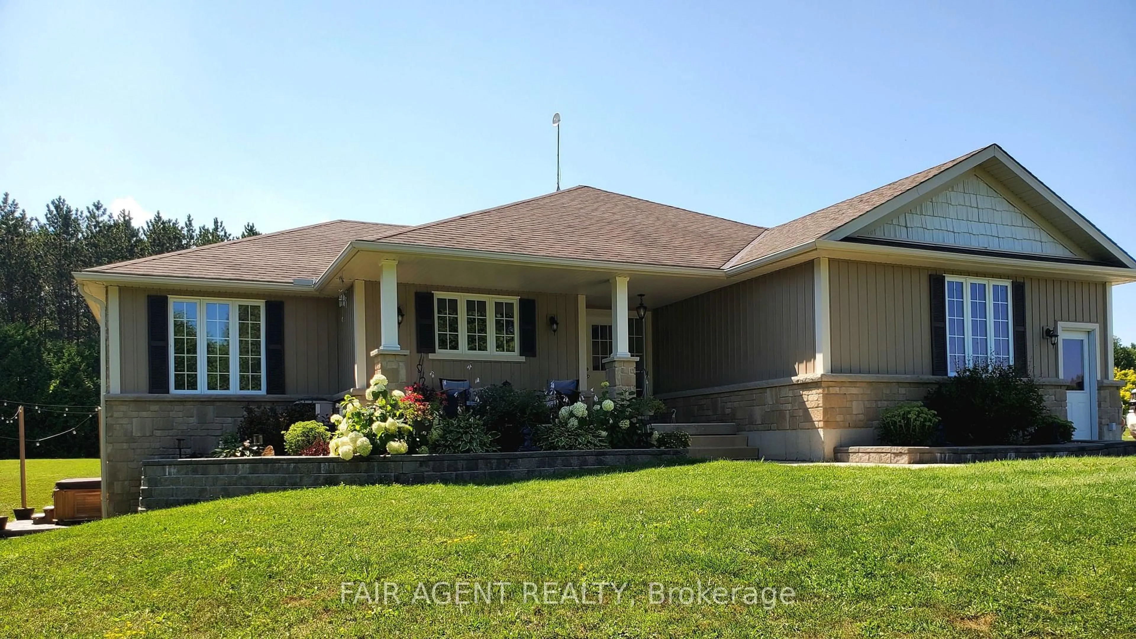 Home with vinyl exterior material, street for 113 Scotts Hill Rd, West Grey Ontario N4N 3B8