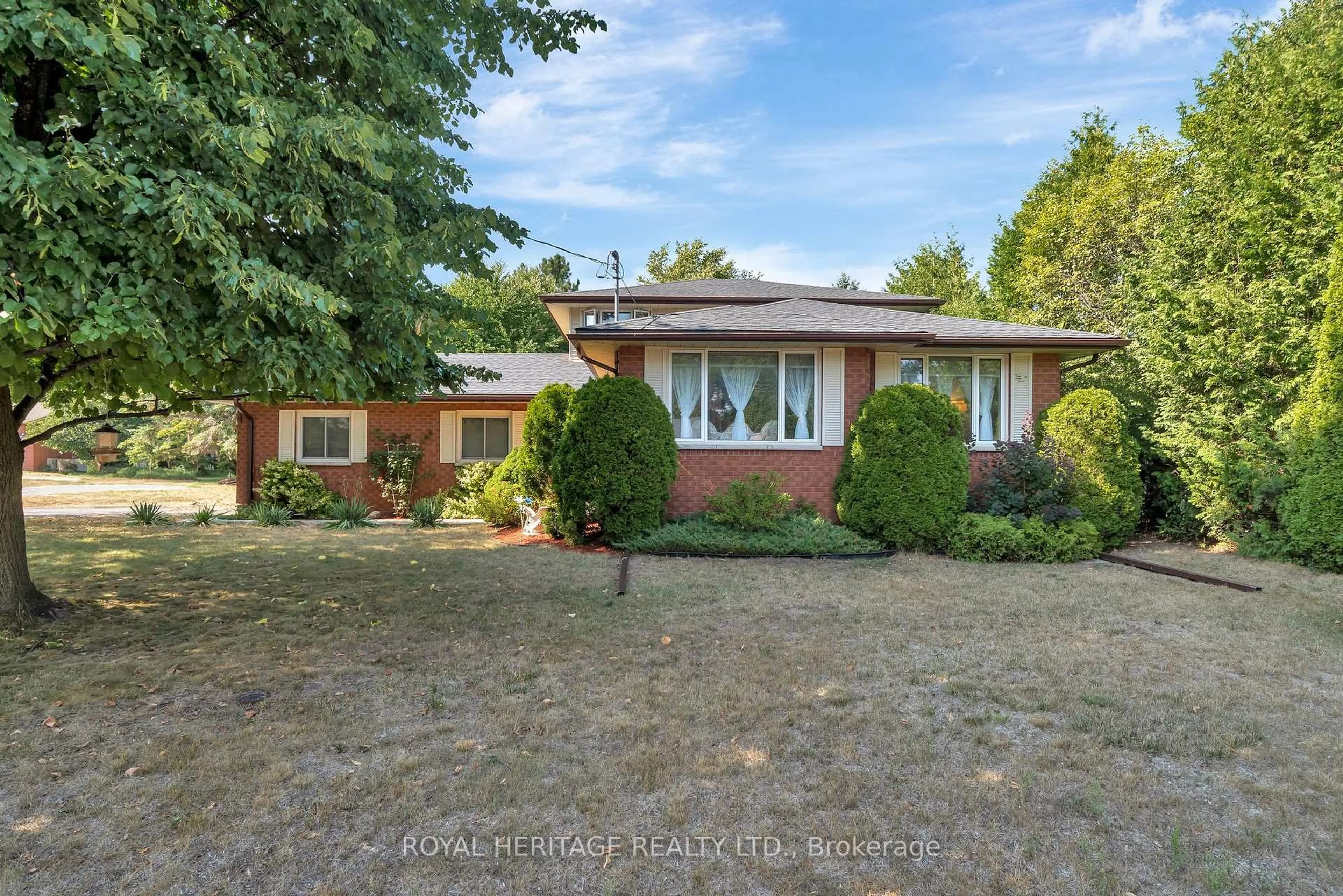 A pic from outside/outdoor area/front of a property/back of a property/a pic from drone, street for 15 Iroquois Ave, Brighton Ontario K0K 1H0