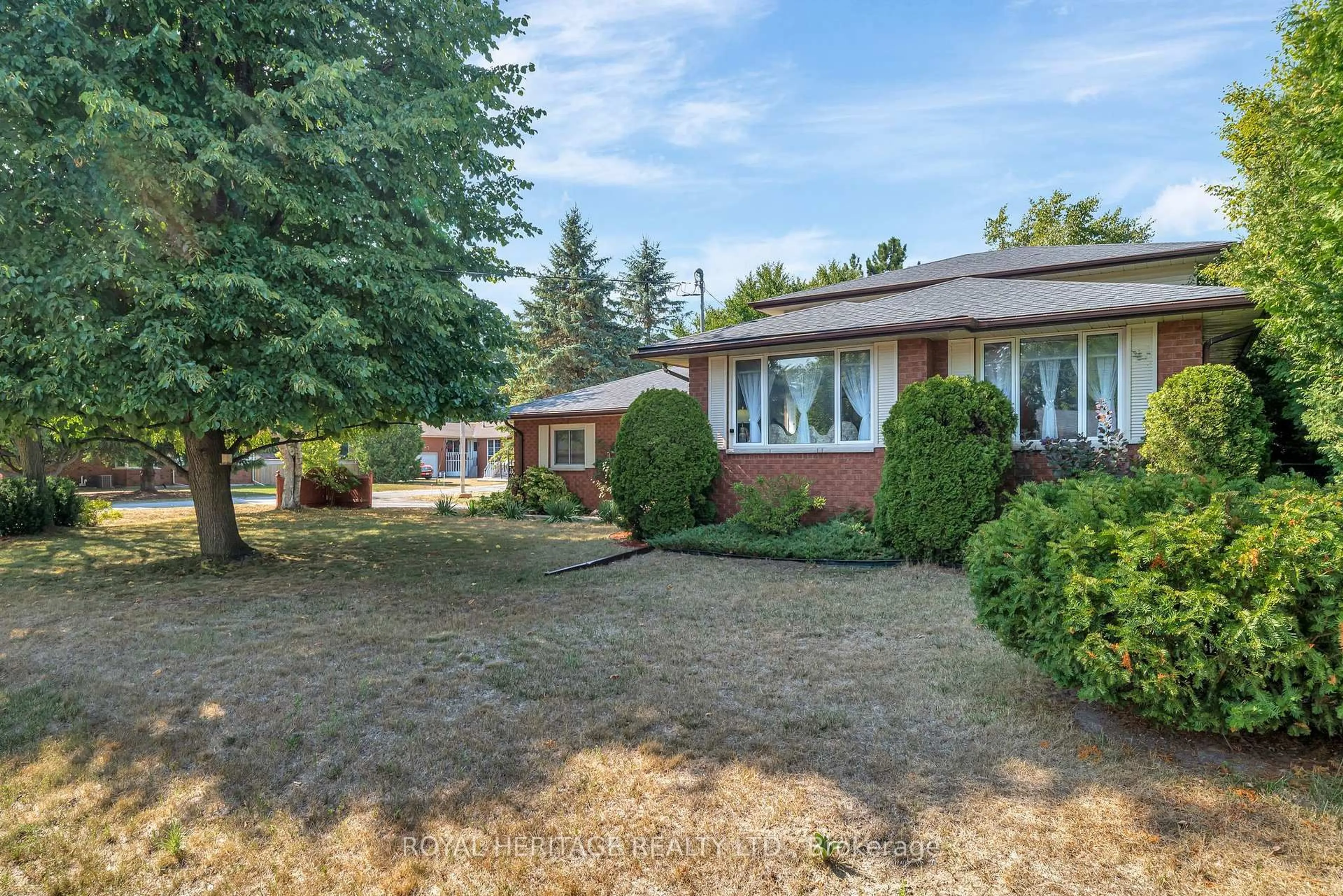 A pic from outside/outdoor area/front of a property/back of a property/a pic from drone, street for 15 Iroquois Ave, Brighton Ontario K0K 1H0