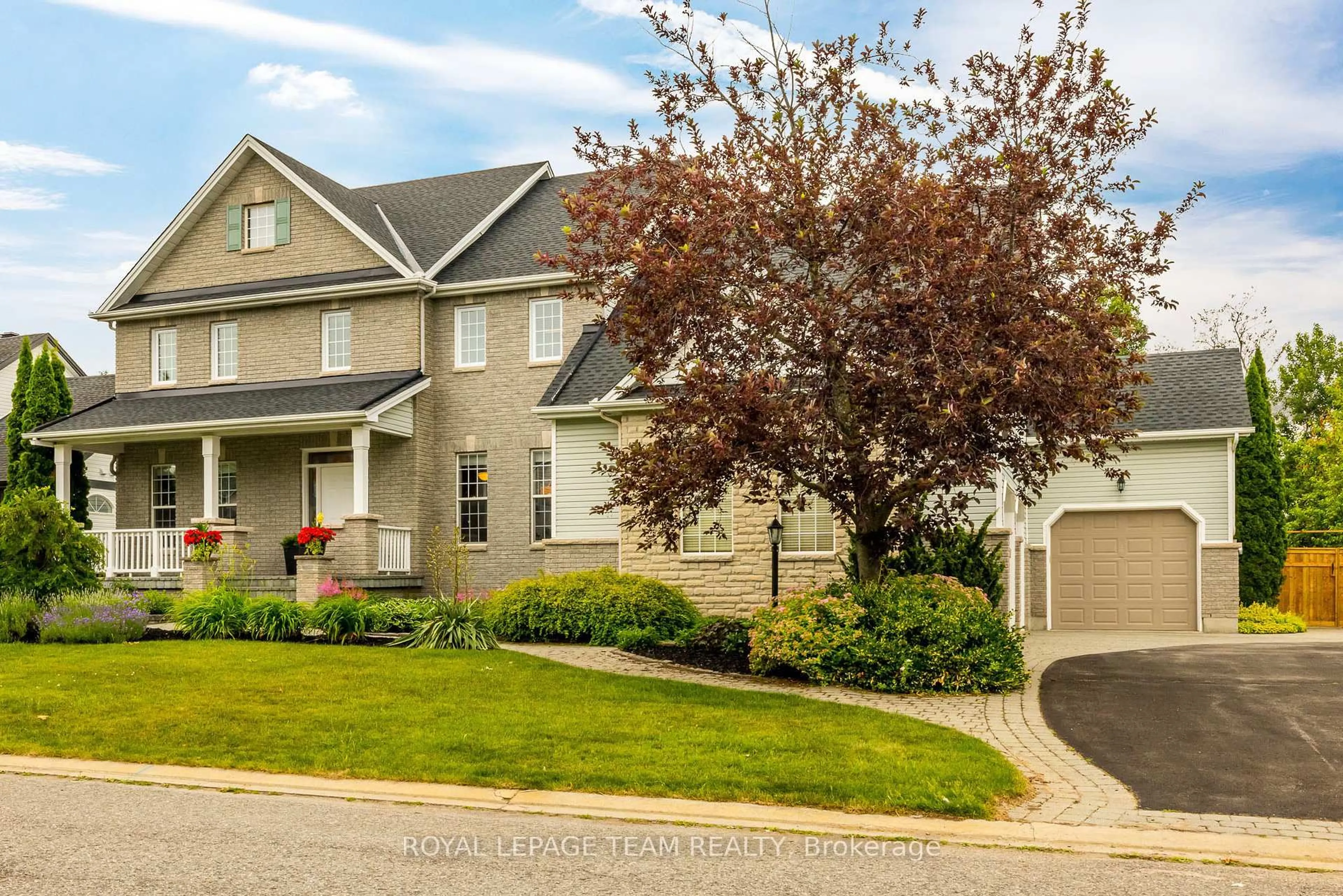 Home with vinyl exterior material, street for 10 Beechgrove Gdns, Stittsville Ontario K2S 1W5