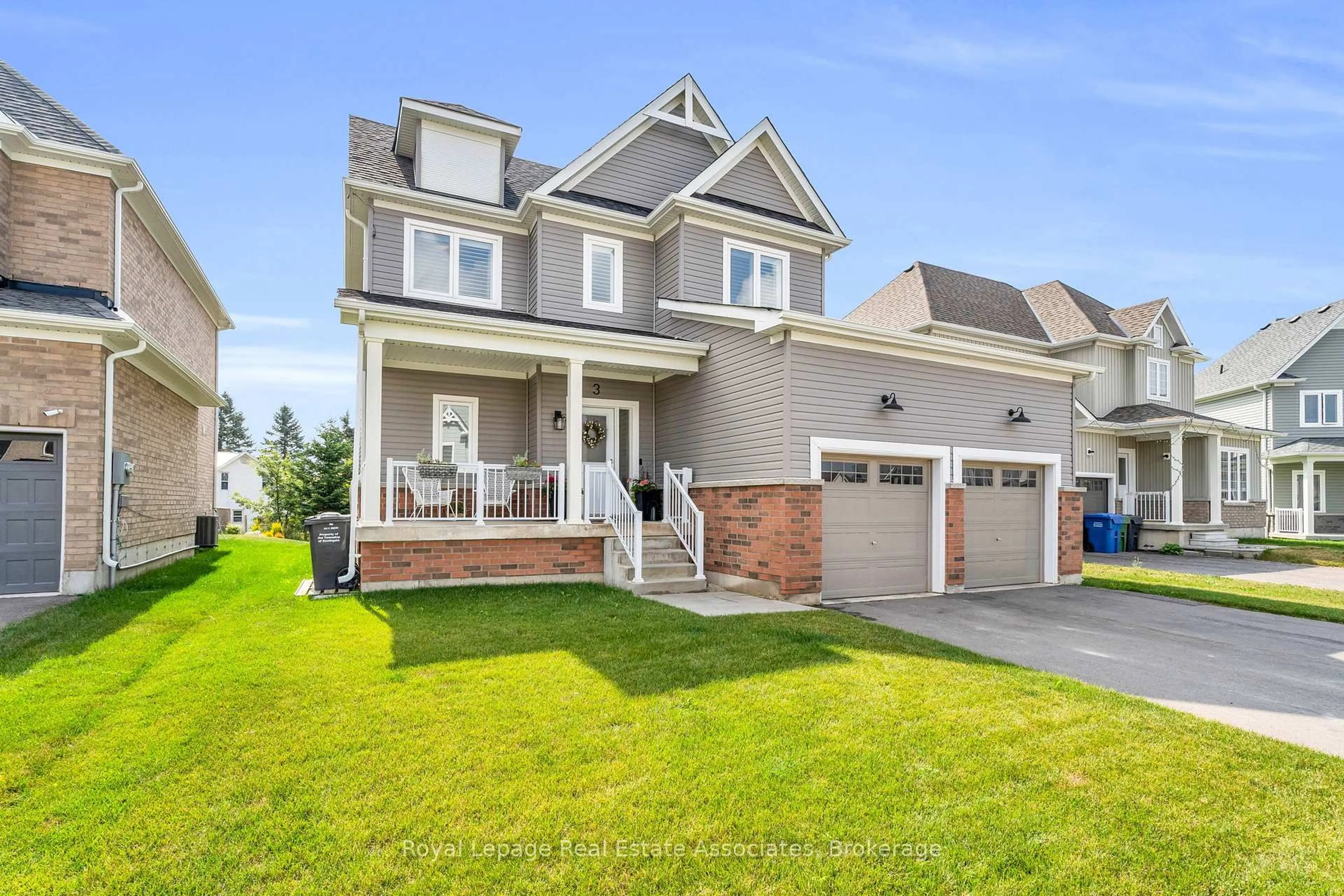 Home with vinyl exterior material, street for 3 Todd Cres, Southgate Ontario N0C 1B0