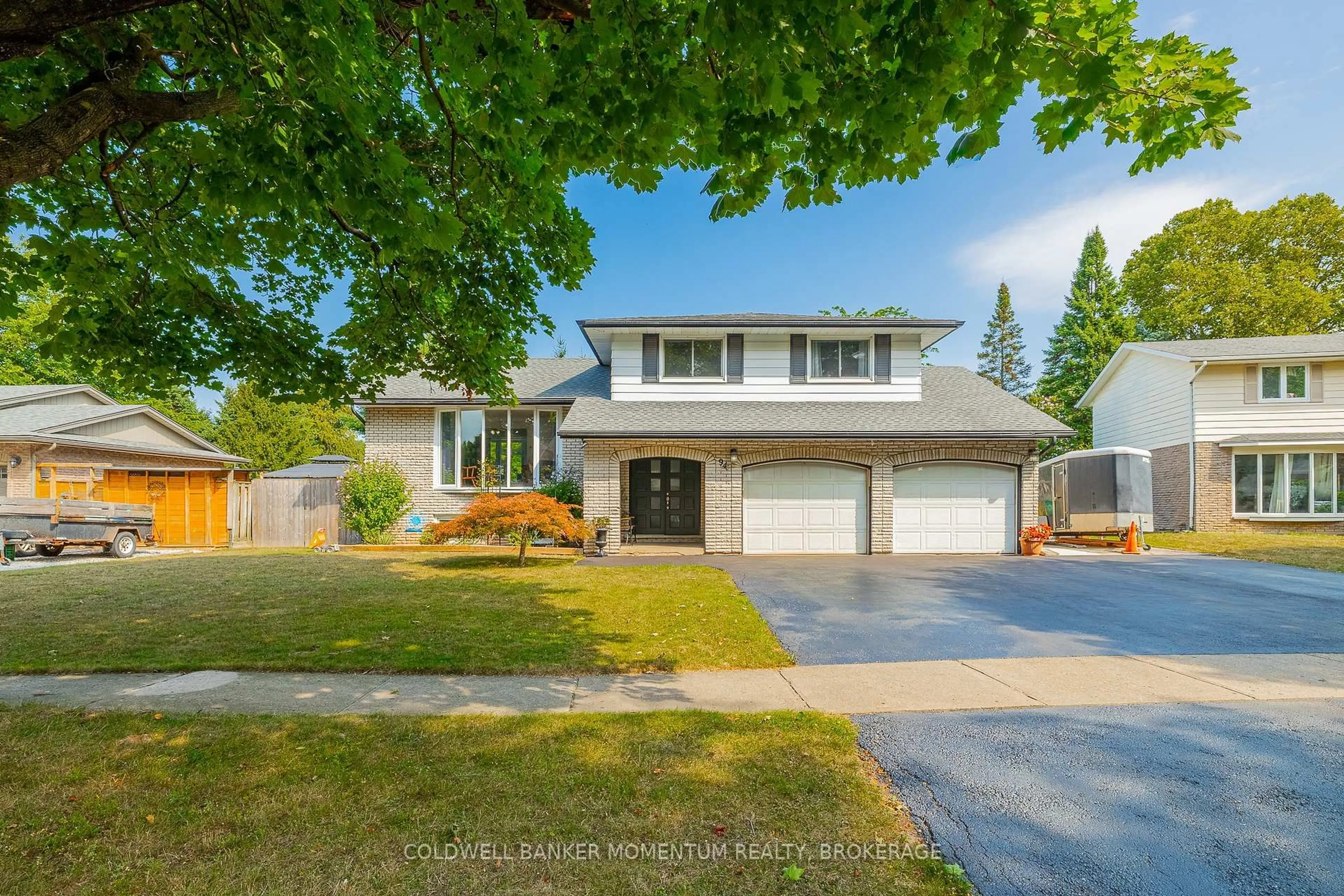 Home with vinyl exterior material, street for 94 Rolling Acres Dr, Welland Ontario L3C 3N7