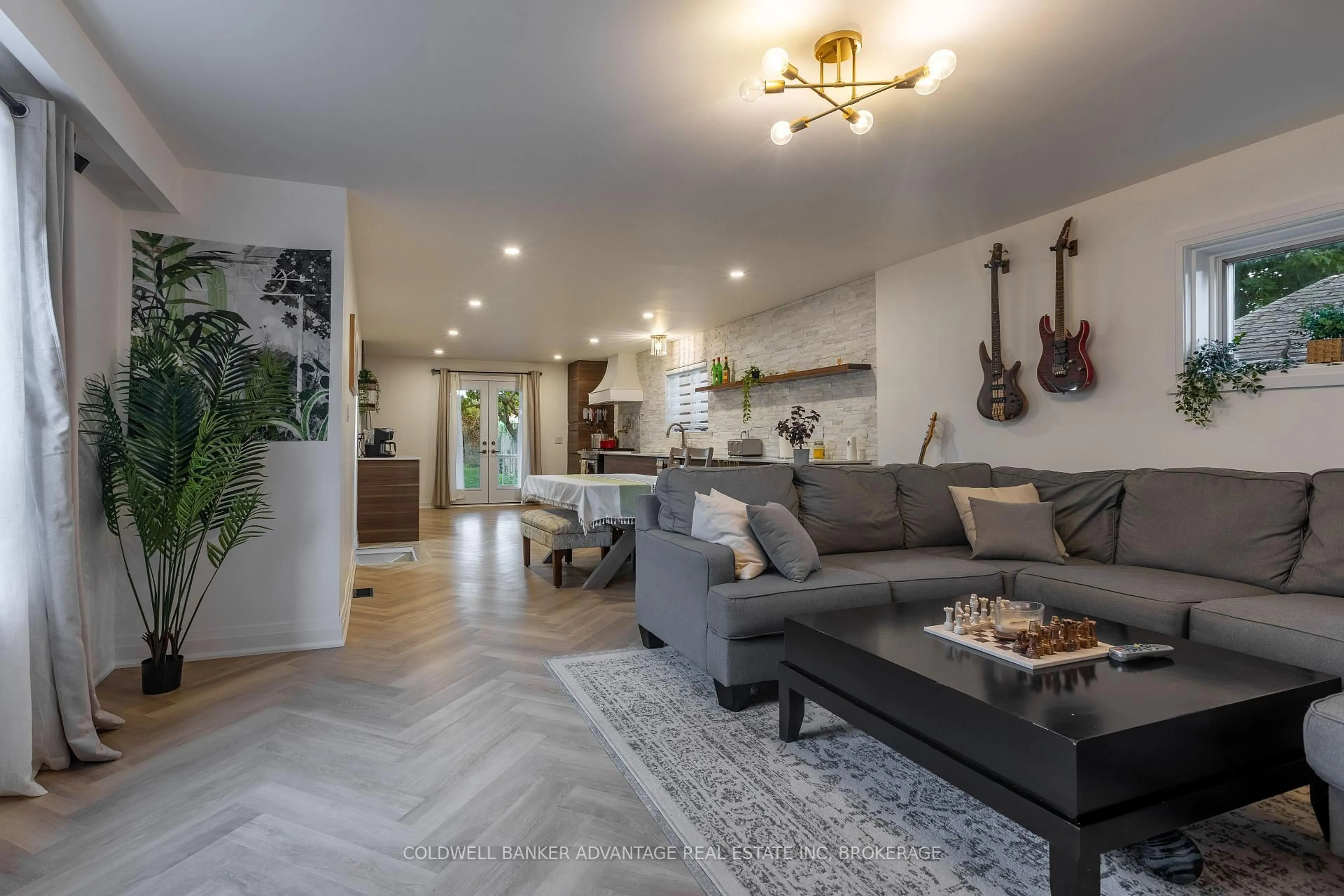 Living room with furniture, unknown for 110 Garner Ave, Welland Ontario L3B 2X9