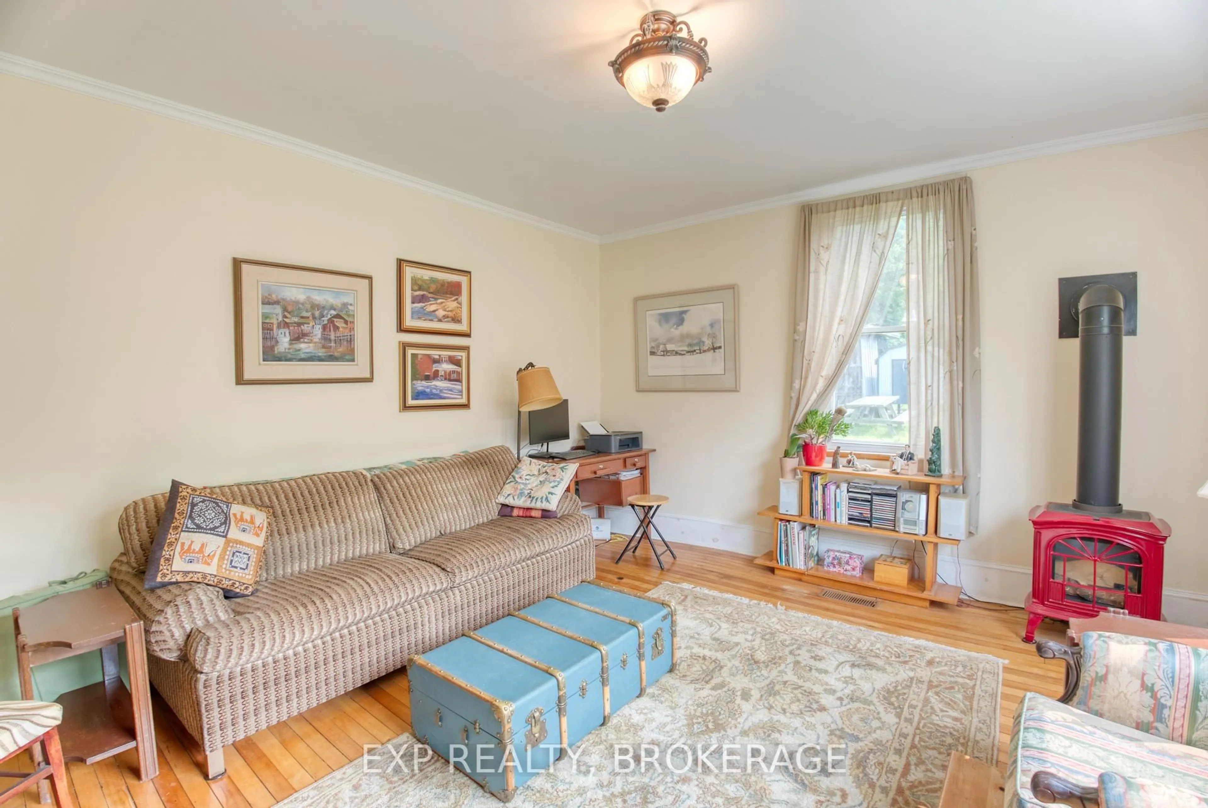 Living room with furniture, unknown for 412 MCNAUGHTON Rd, Maberly Ontario K0H 2B0