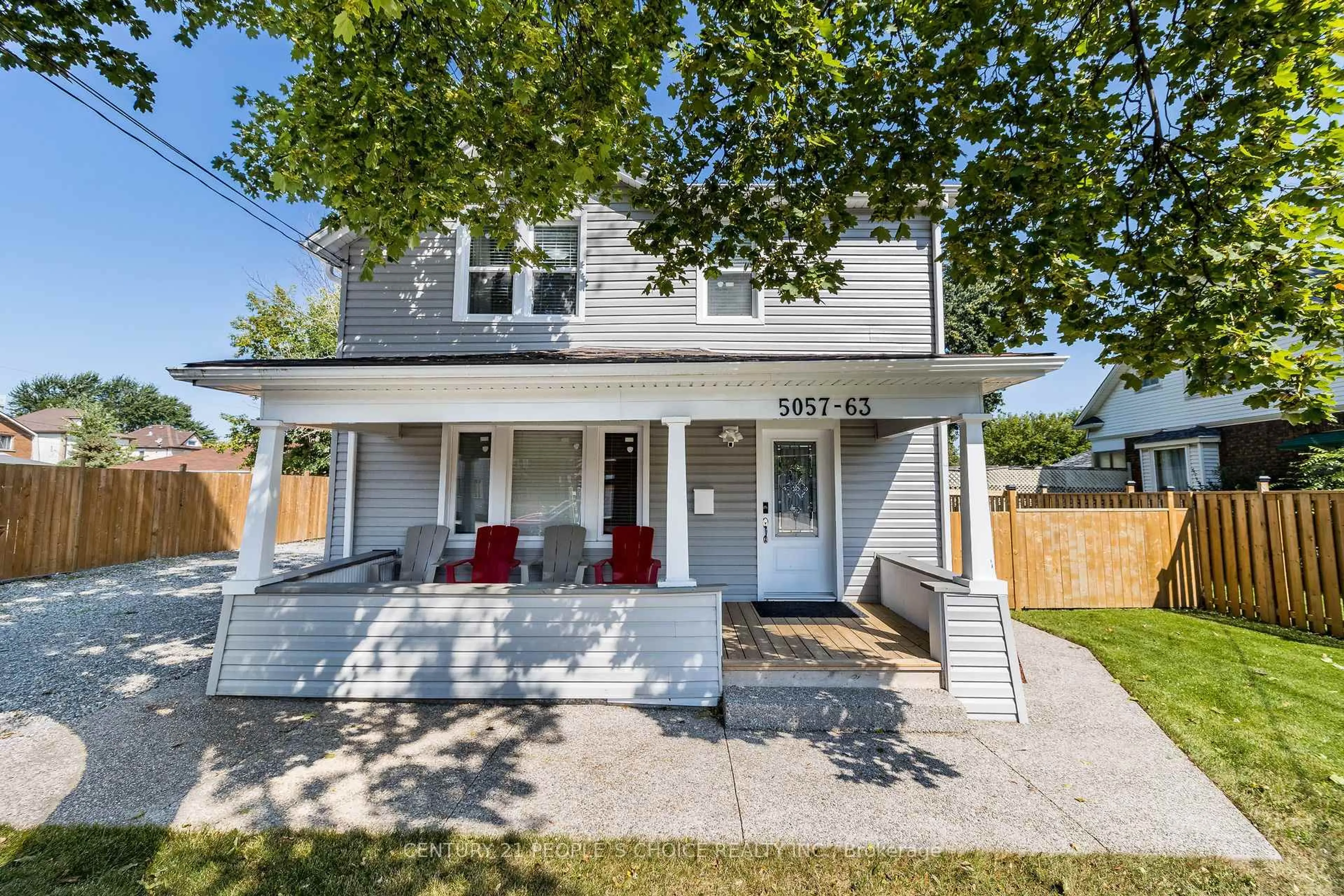 Home with vinyl exterior material, street for 5057 BRIDGE St, Niagara Falls Ontario L2E 2S7