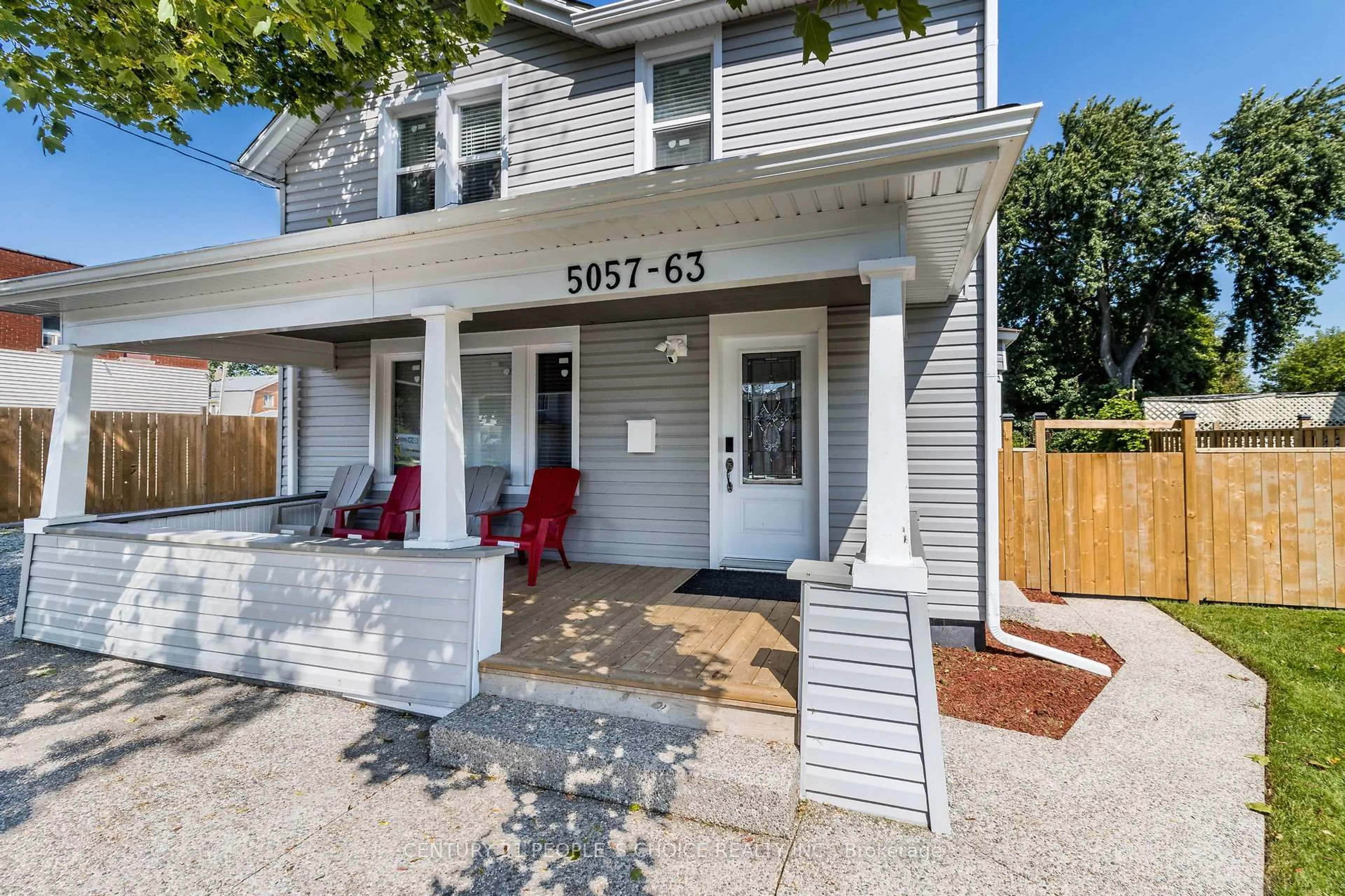 Home with vinyl exterior material, street for 5057 BRIDGE St, Niagara Falls Ontario L2E 2S7