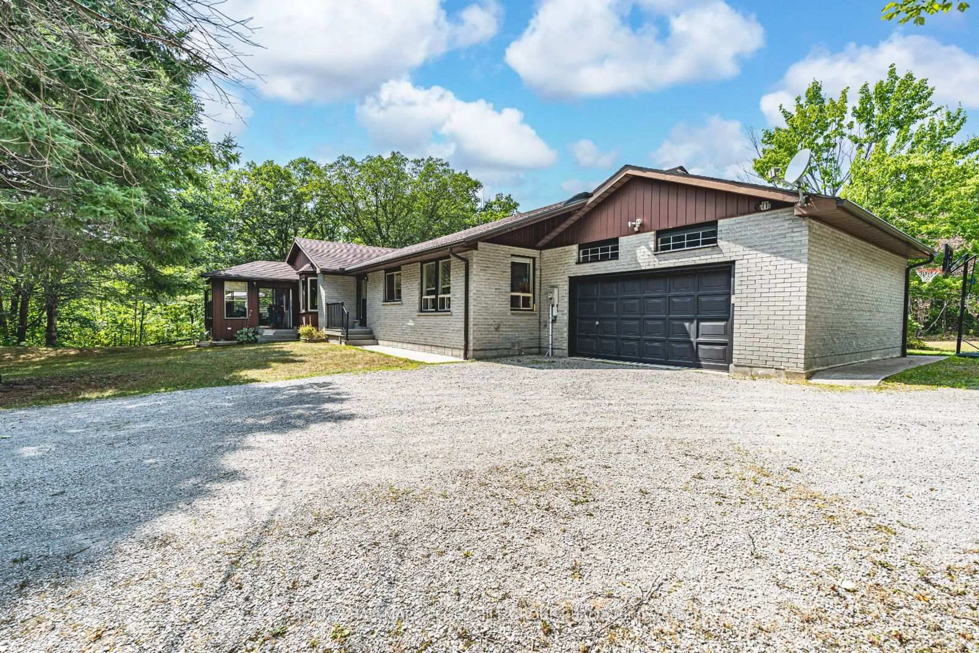 A pic from outside/outdoor area/front of a property/back of a property/a pic from drone, street for 87 Corrievale Rd, Georgian Bay Ontario L0K 1S0