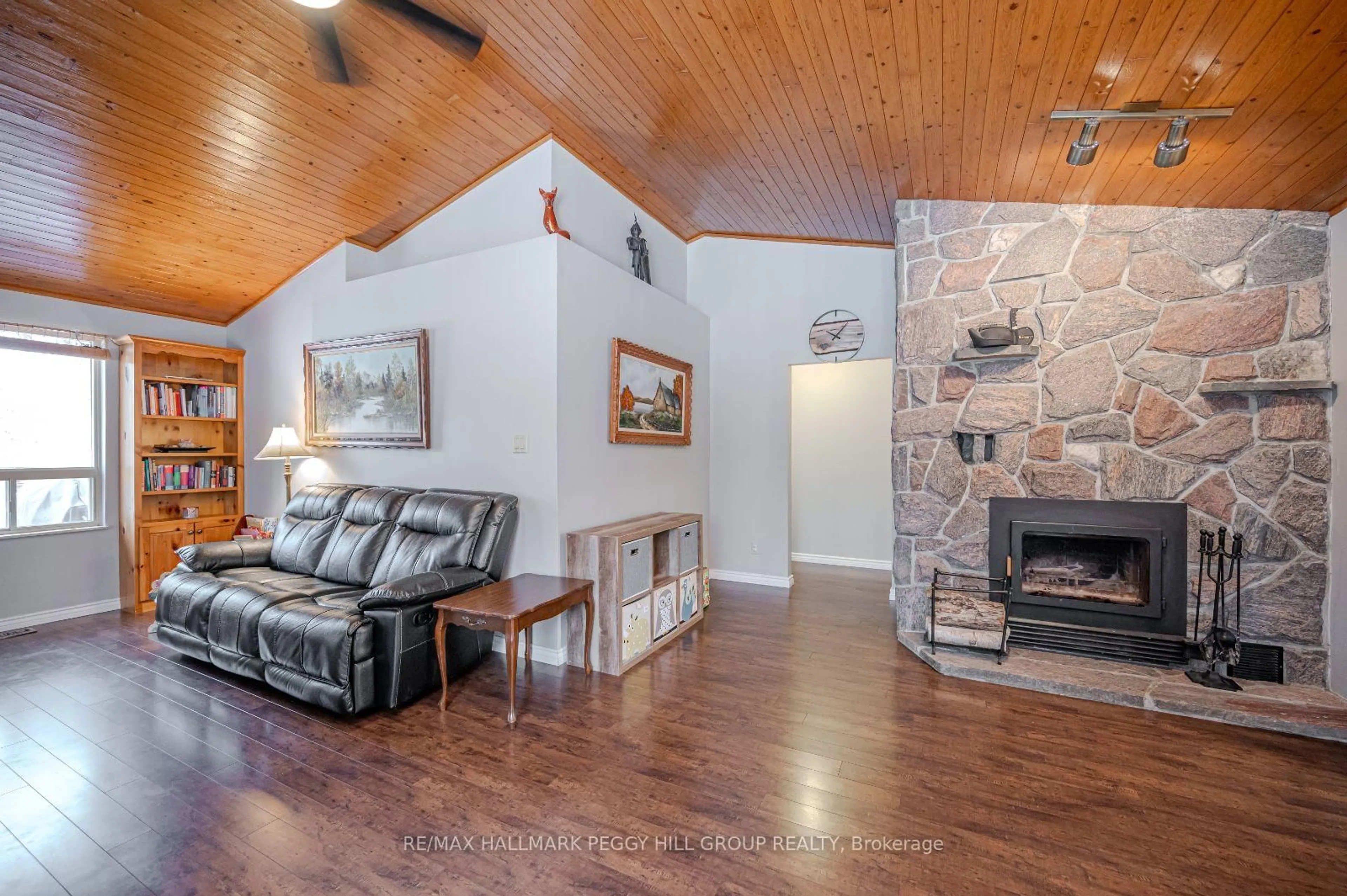 Living room with furniture, unknown for 87 Corrievale Rd, Georgian Bay Ontario L0K 1S0