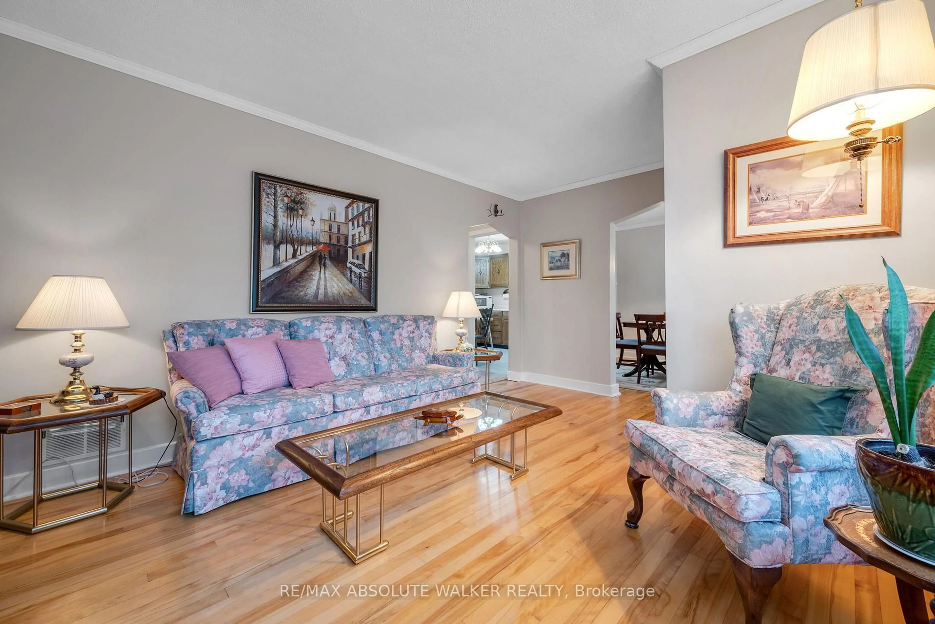 Living room with furniture, unknown for 1354 Larose Ave, Ottawa Ontario K1Z 7X5