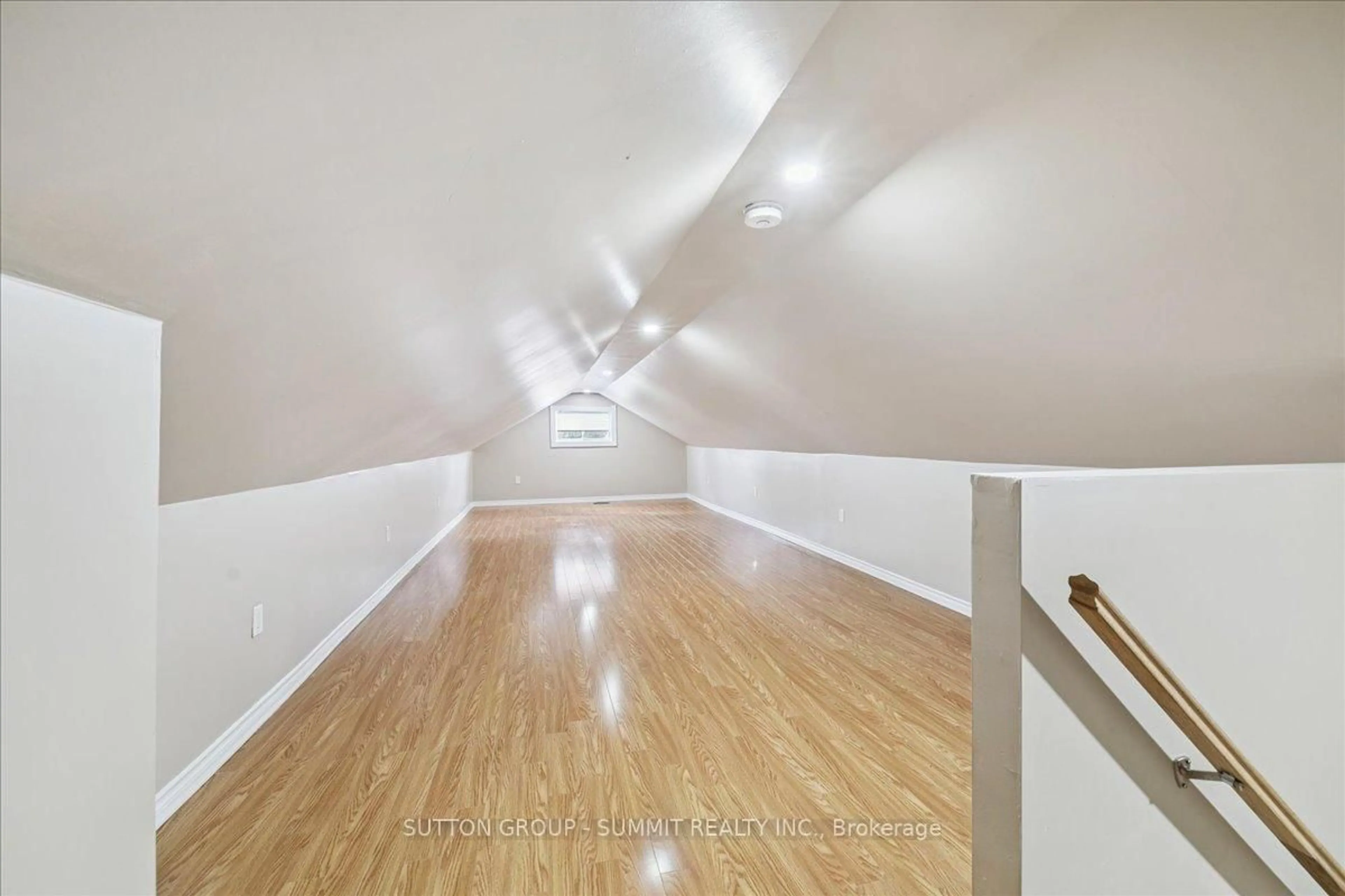 A pic of a room for 229 East 12th St, Hamilton Ontario L9A 3X5
