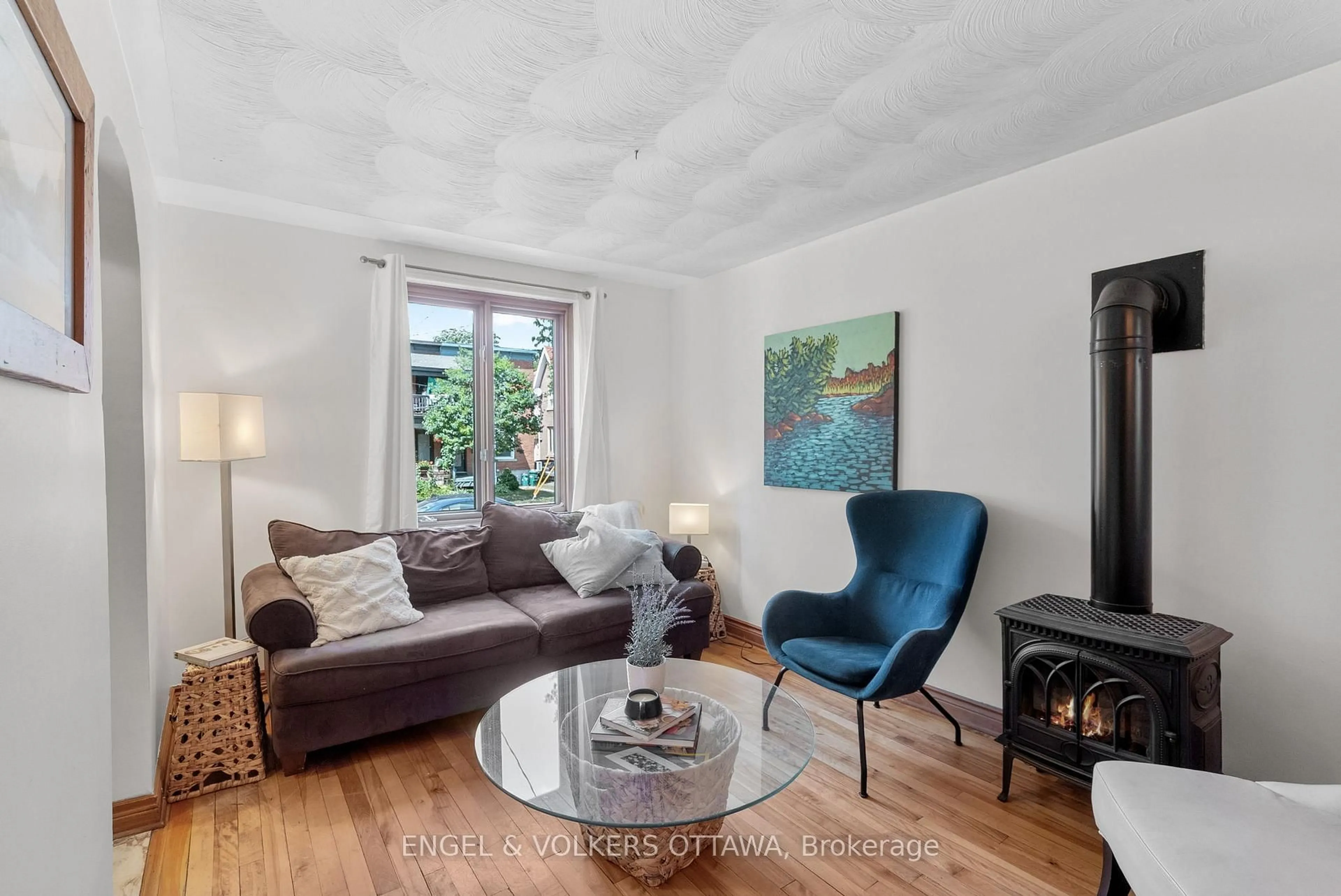 Living room with furniture, unknown for 26 Pansy Ave, Ottawa Ontario K1S 2W6