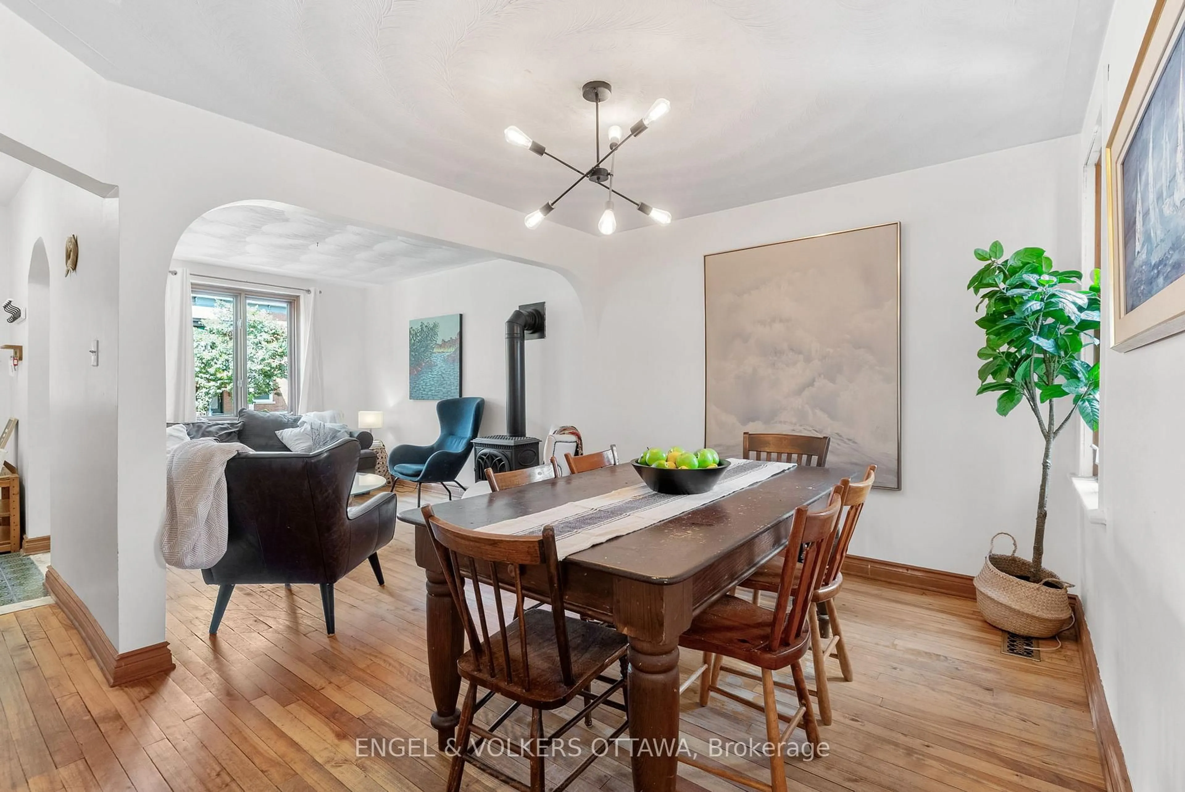 Dining room, wood/laminate floor for 26 Pansy Ave, Ottawa Ontario K1S 2W6