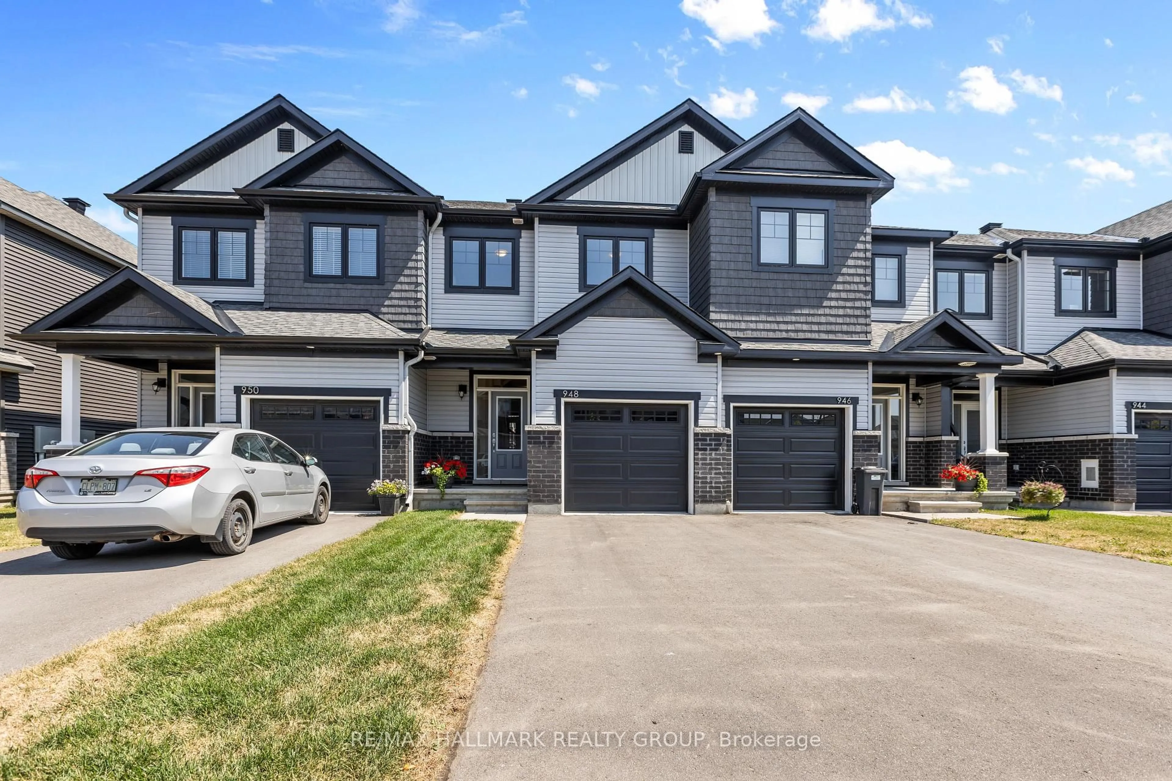 A pic from outside/outdoor area/front of a property/back of a property/a pic from drone, street for 948 Socca Cres, Ottawa Ontario K4A 5M1