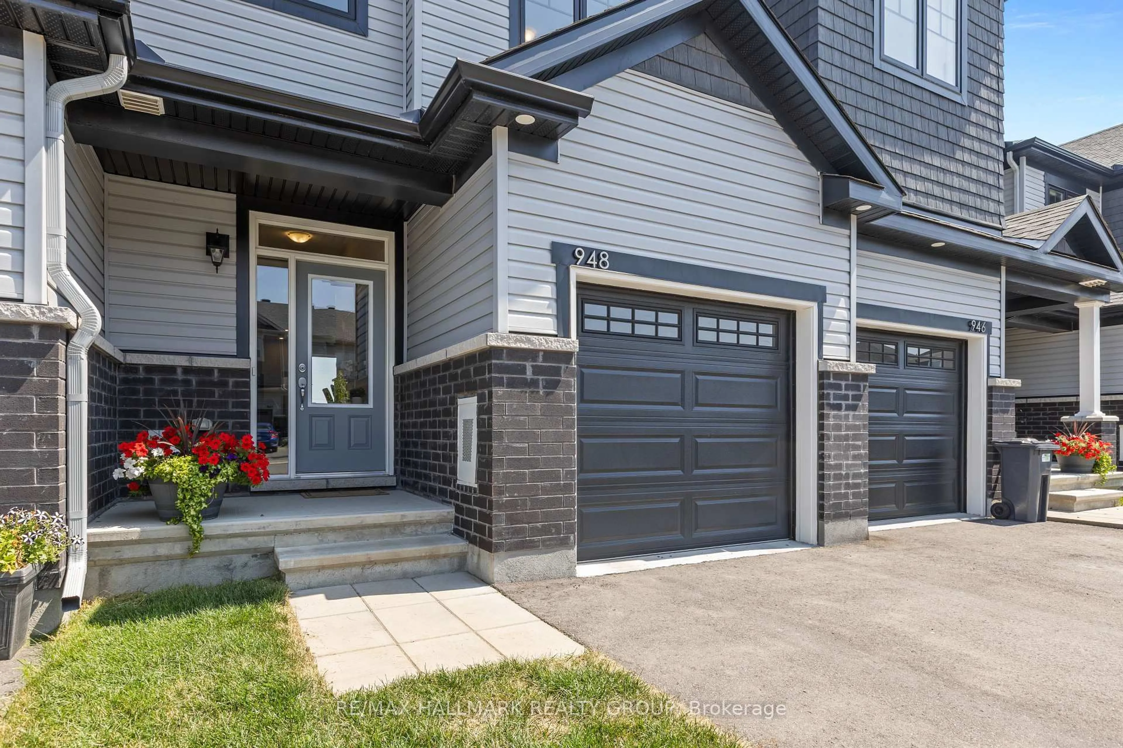 Home with brick exterior material, street for 948 Socca Cres, Ottawa Ontario K4A 5M1